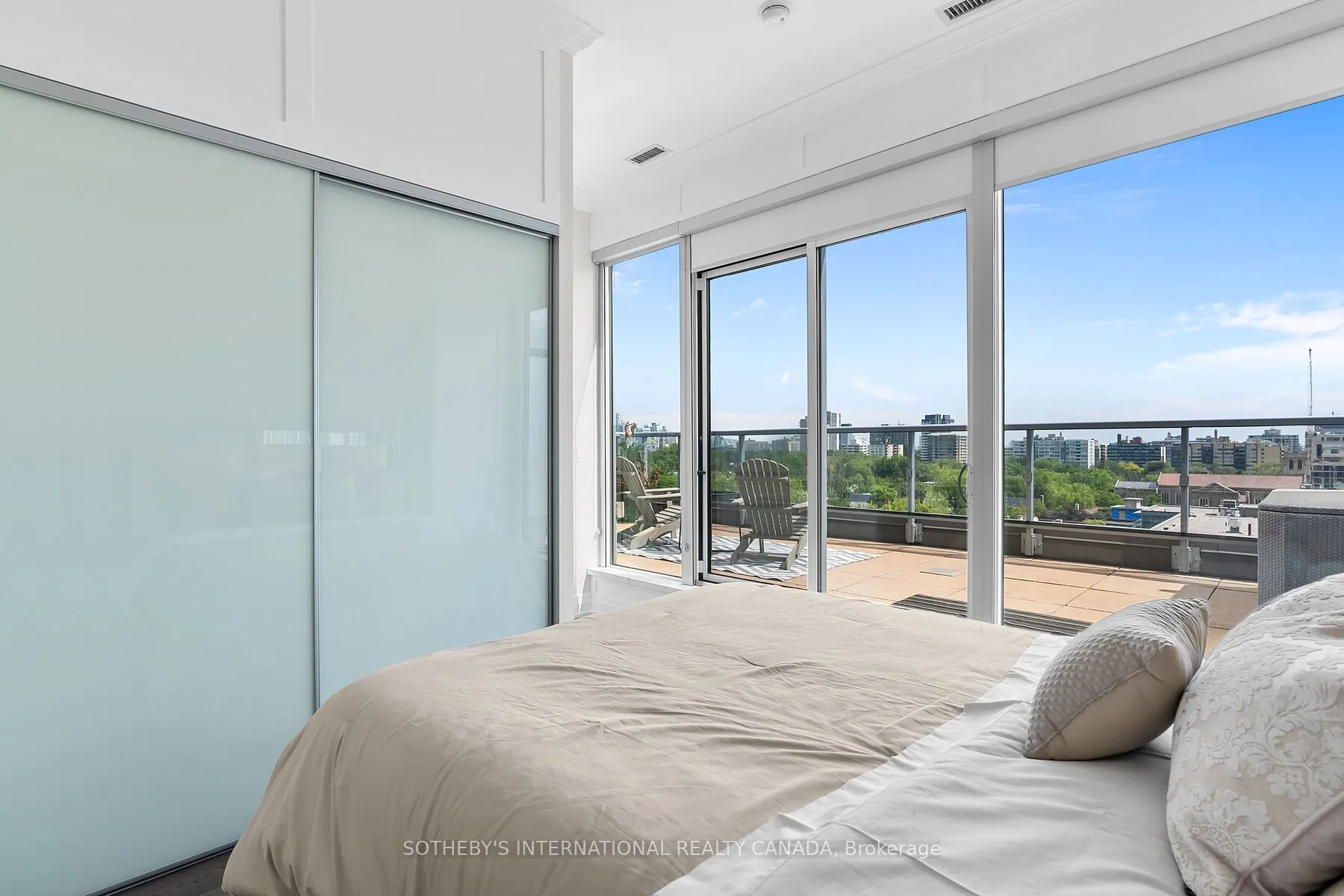 6 Parkwood Avenue, #901