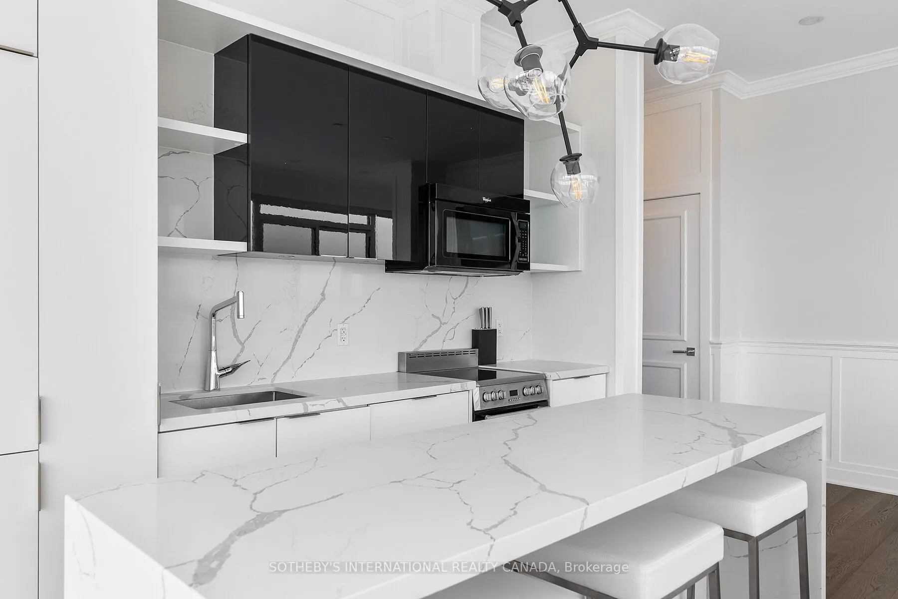 6 Parkwood Avenue, #901