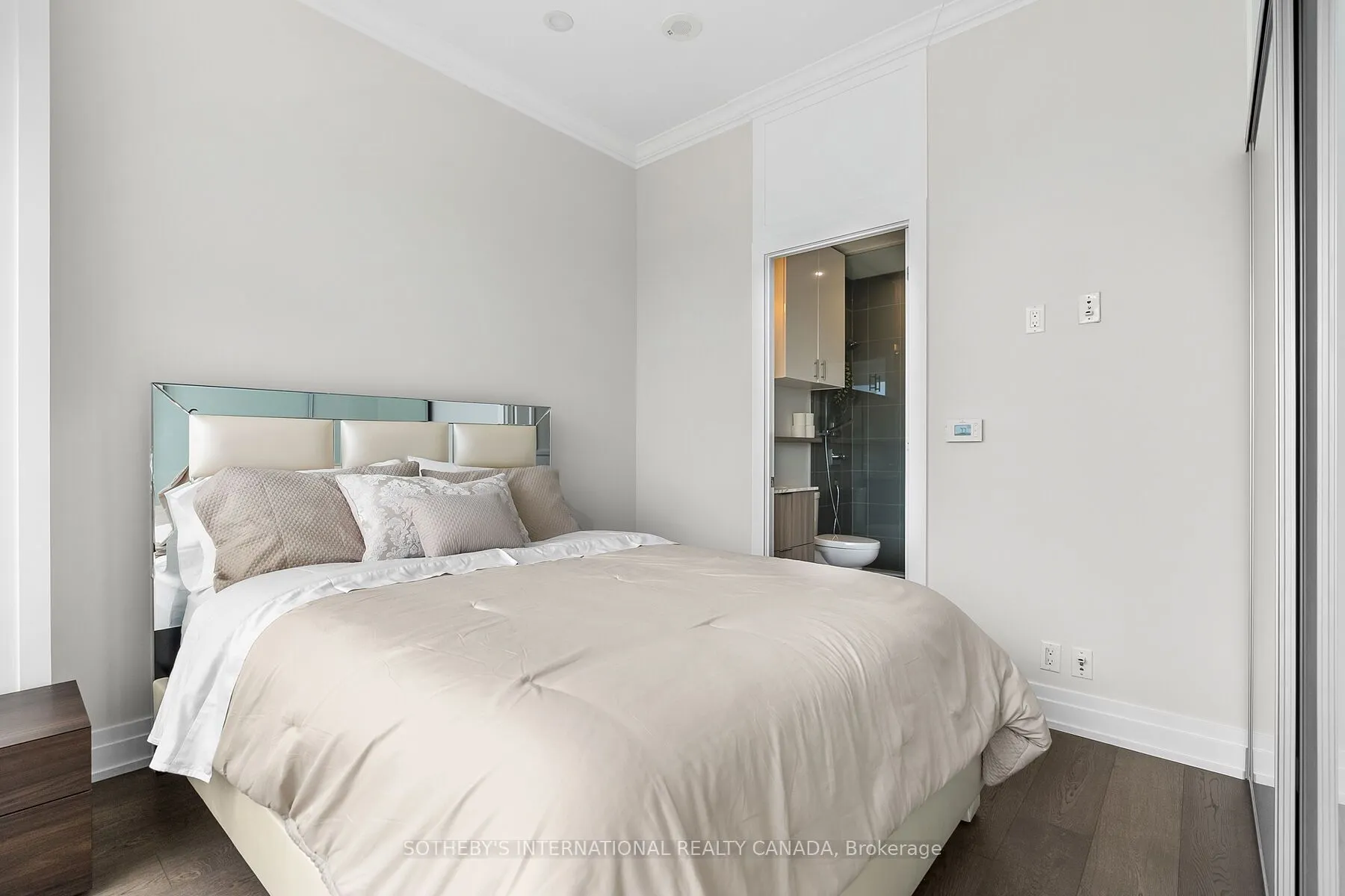 6 Parkwood Avenue, #901