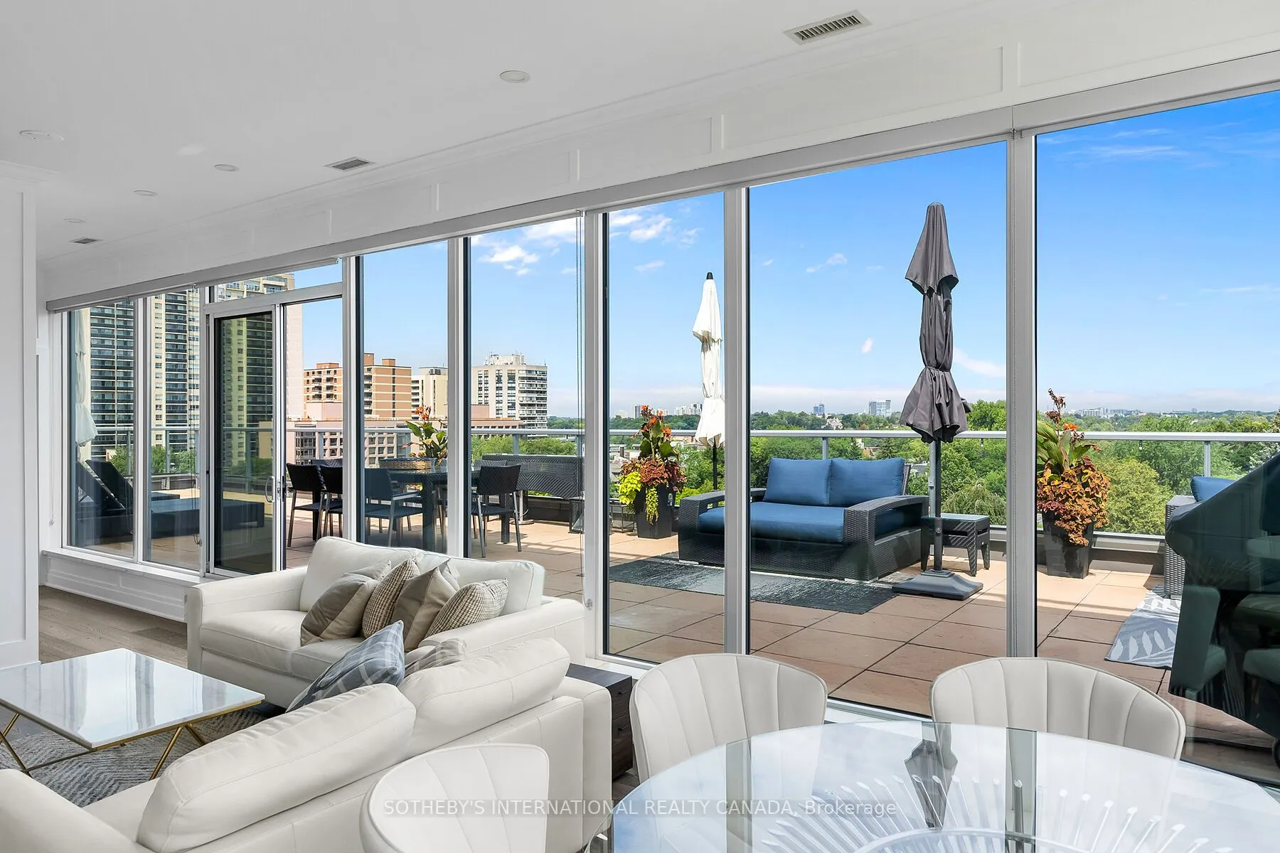 6 Parkwood Avenue, #901