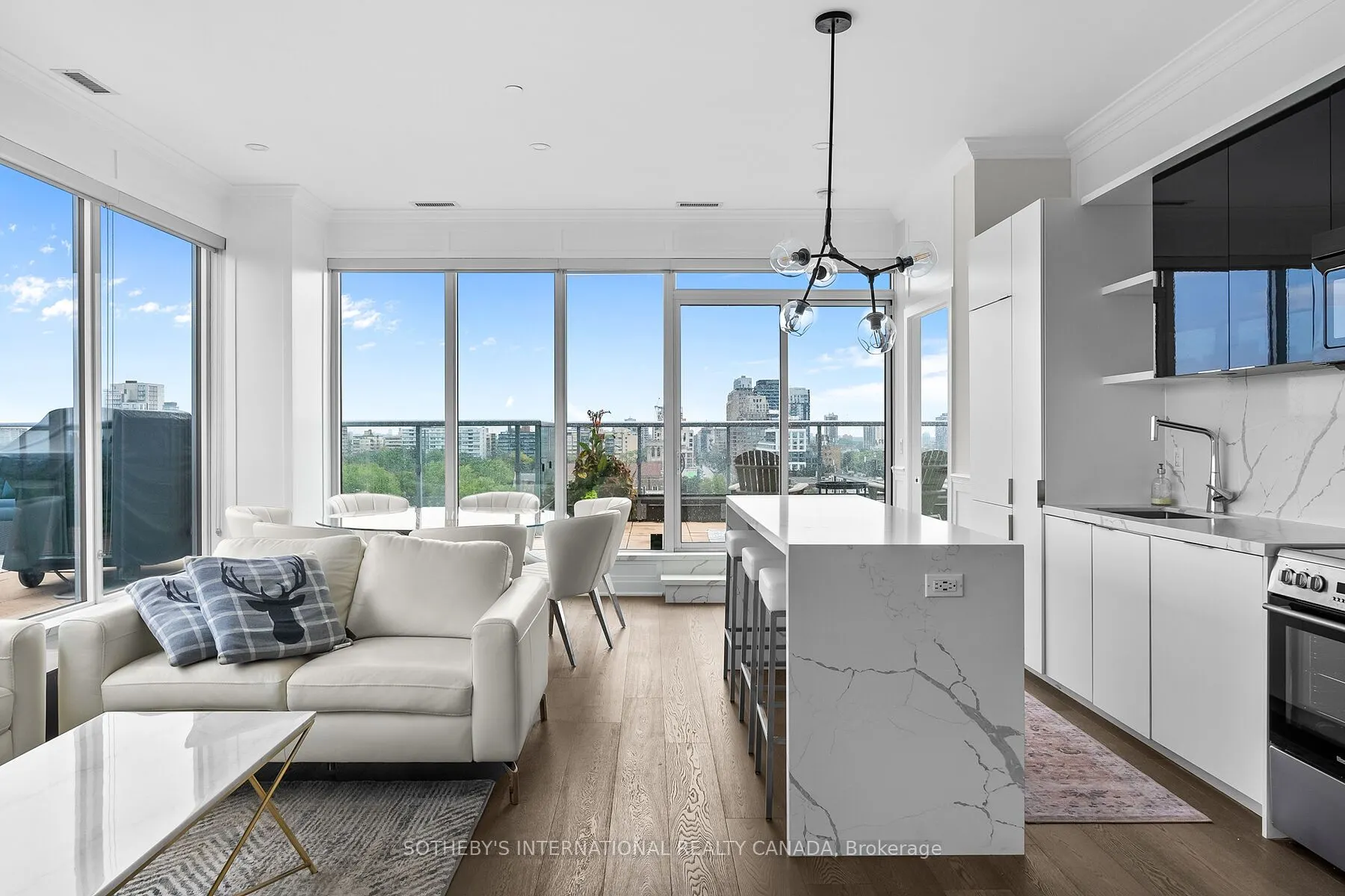 6 Parkwood Avenue, #901