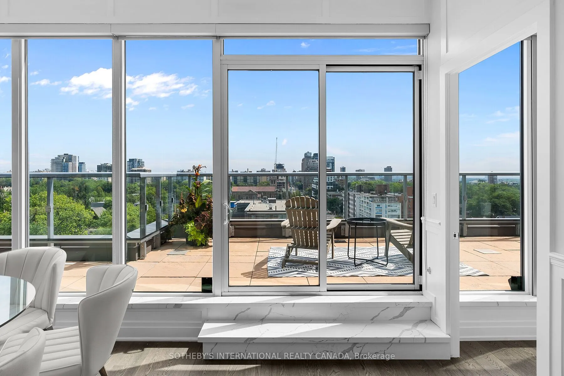 6 Parkwood Avenue, #901