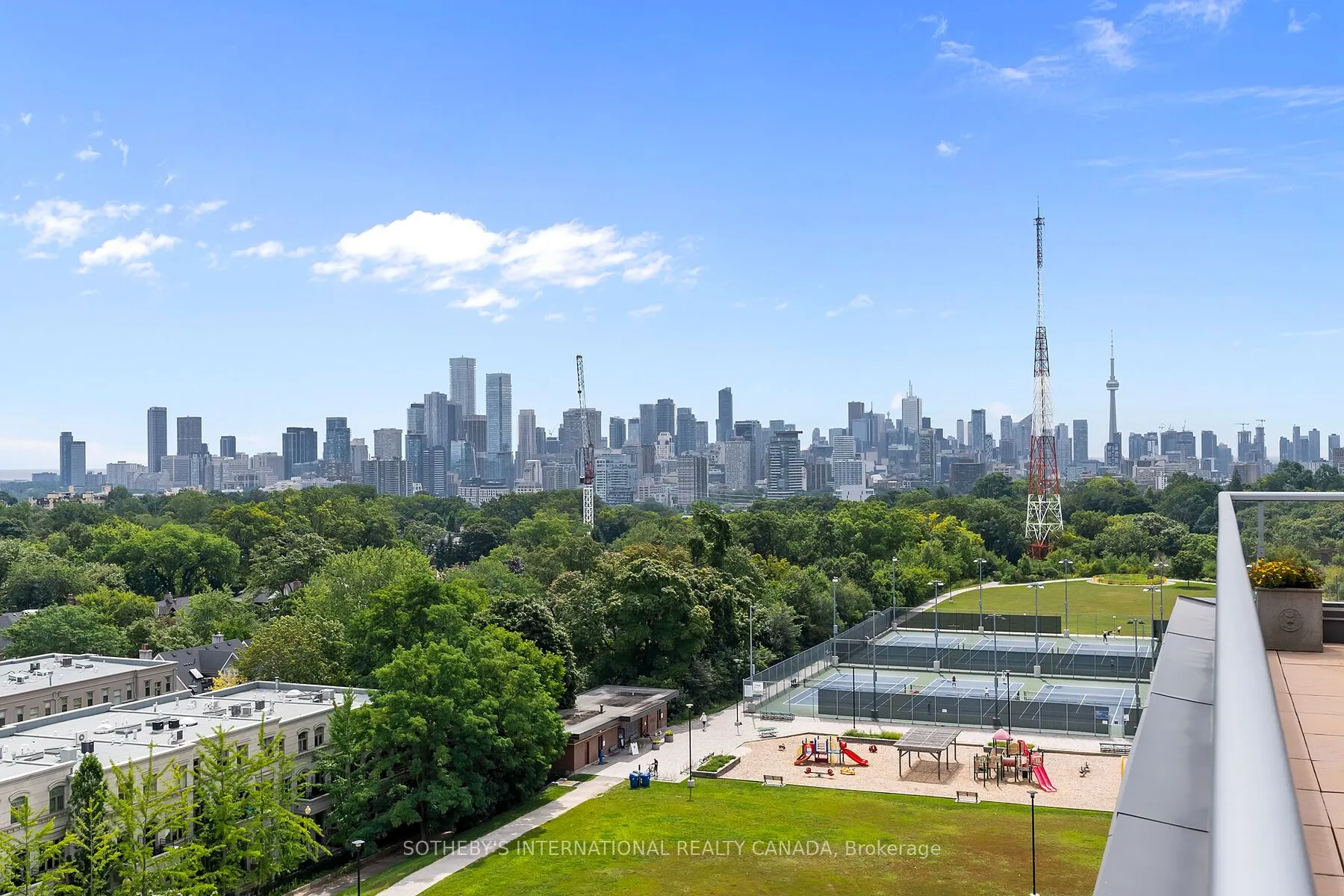 6 Parkwood Avenue, #901