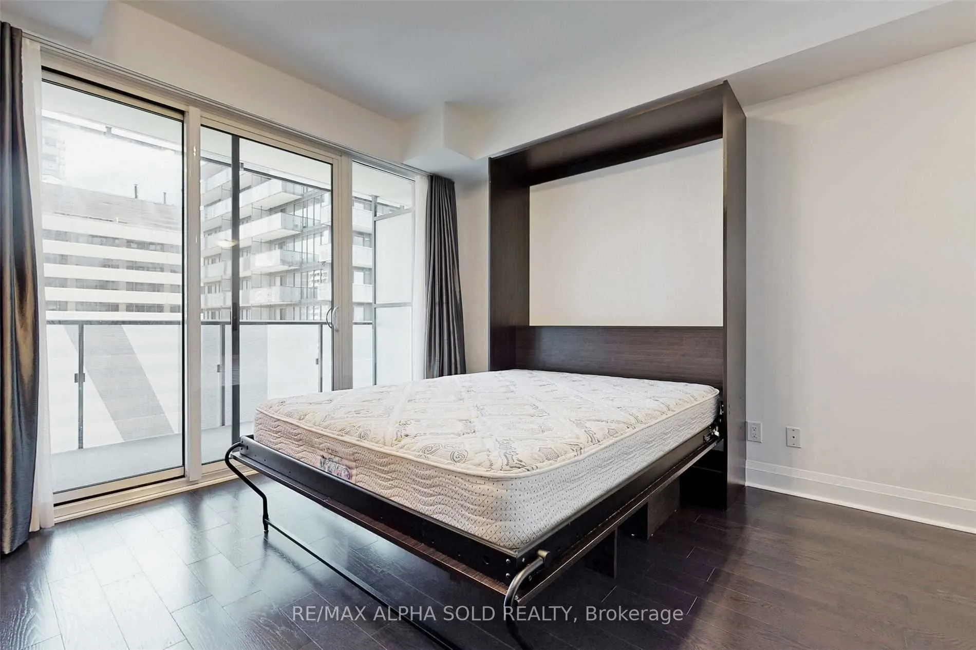65 St Mary Street, #810