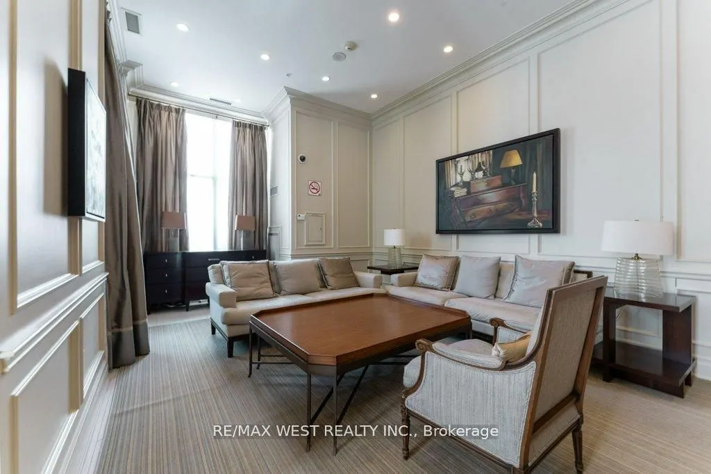 15 Rean Drive, #407