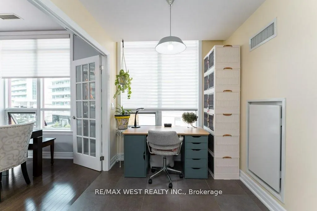 15 Rean Drive, #407