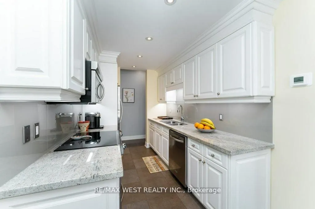 15 Rean Drive, #407
