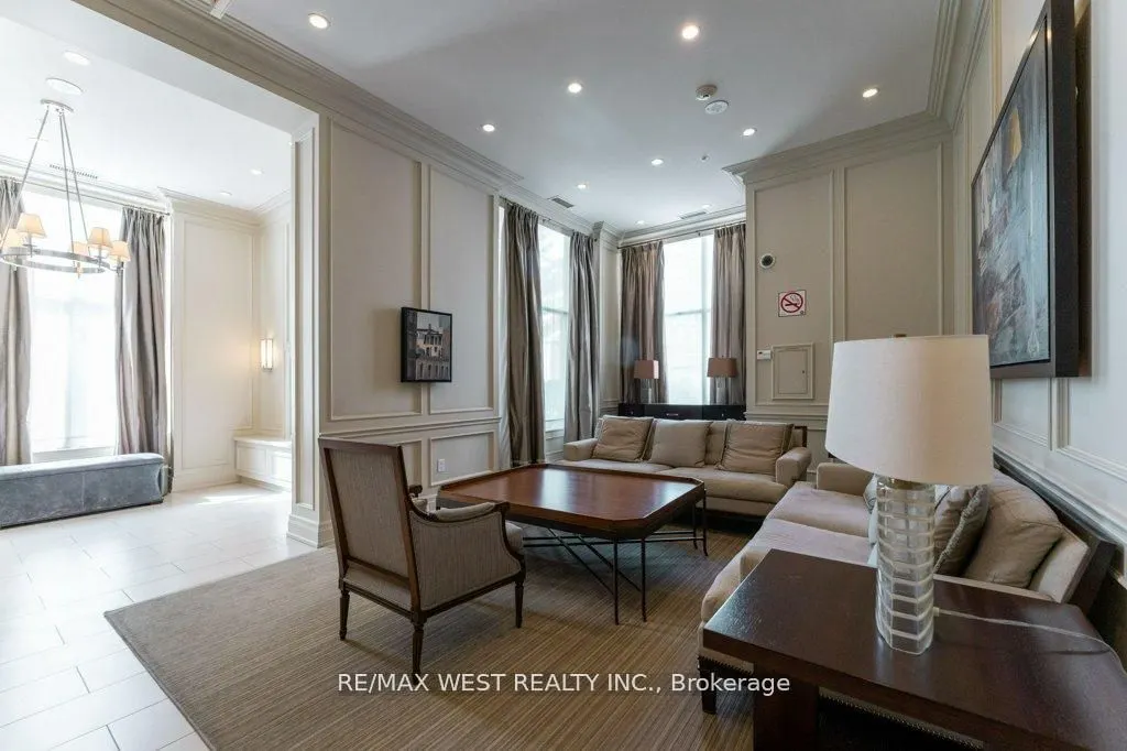 15 Rean Drive, #407