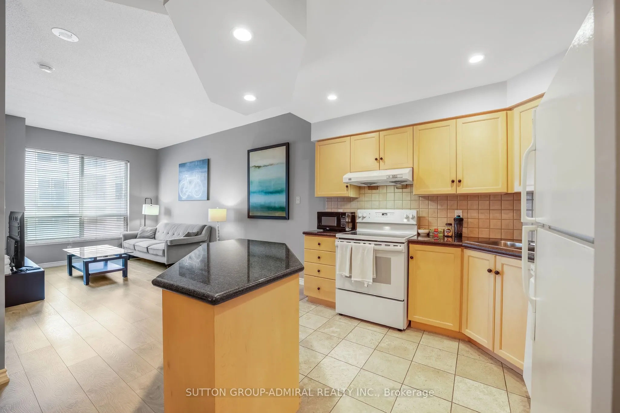 168 Simcoe Street, #812