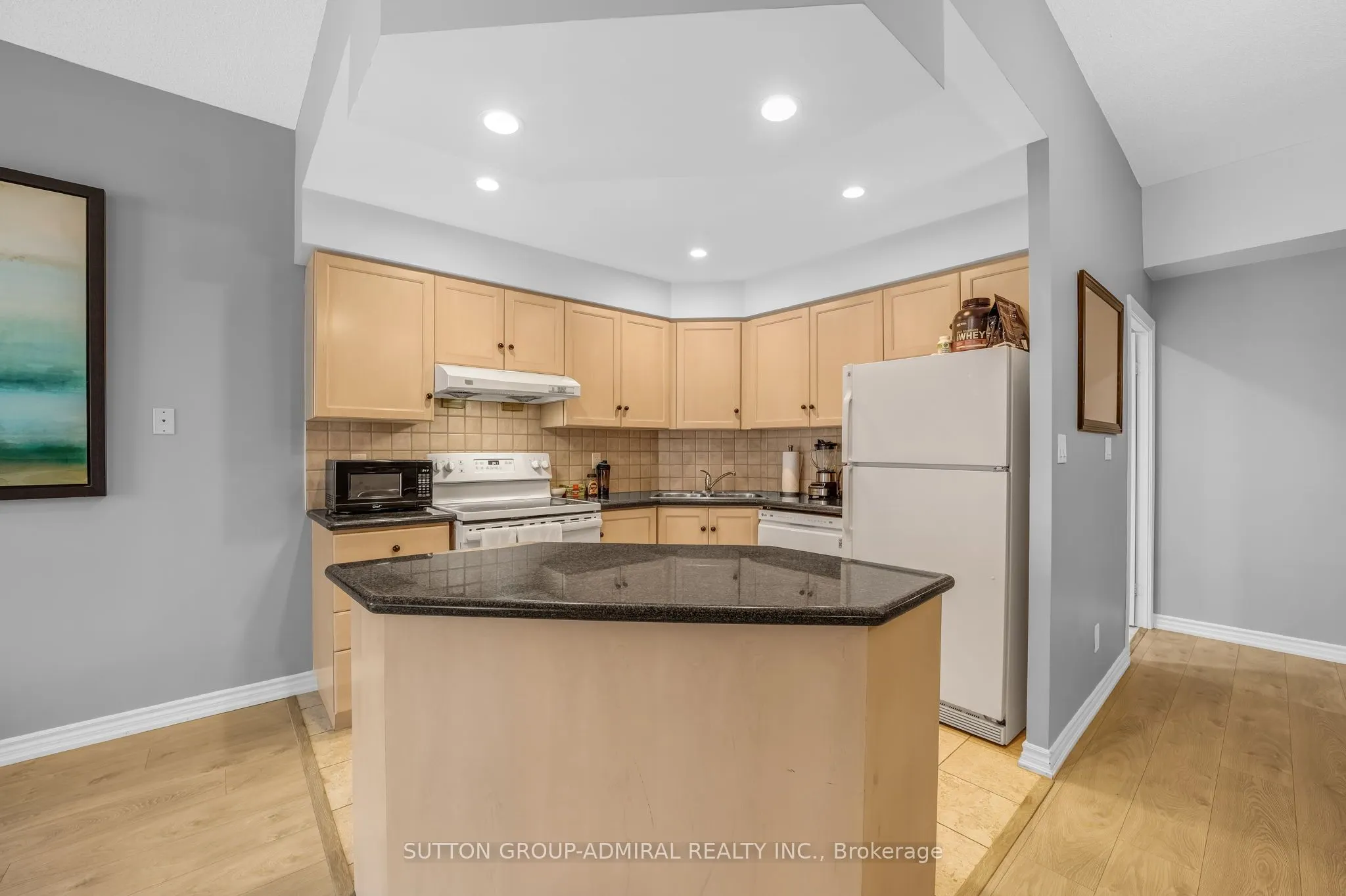 168 Simcoe Street, #812