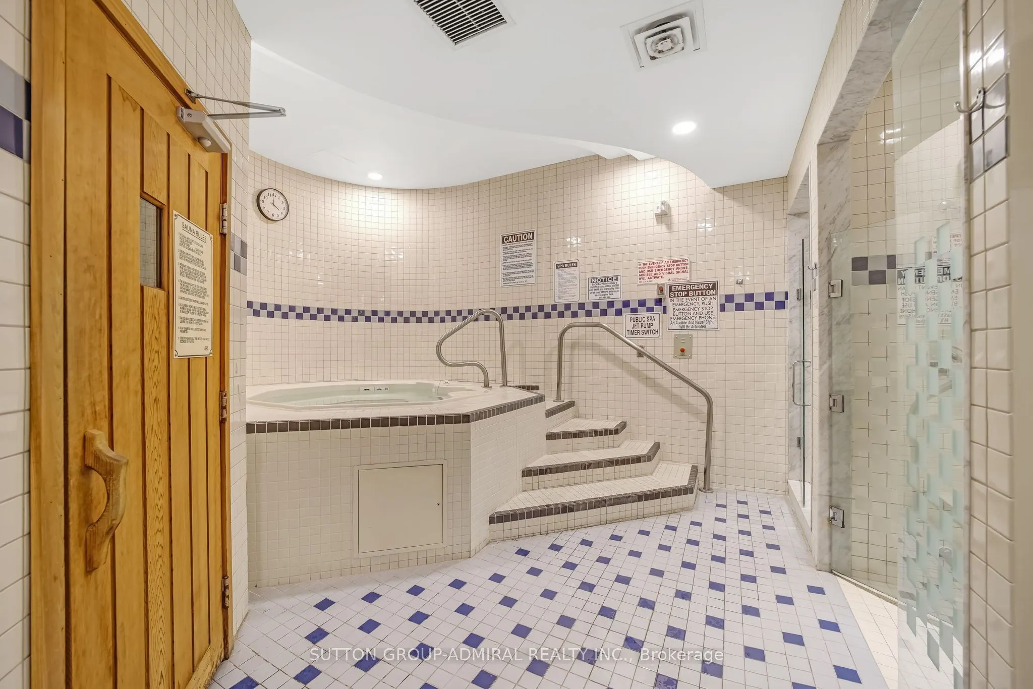 168 Simcoe Street, #812