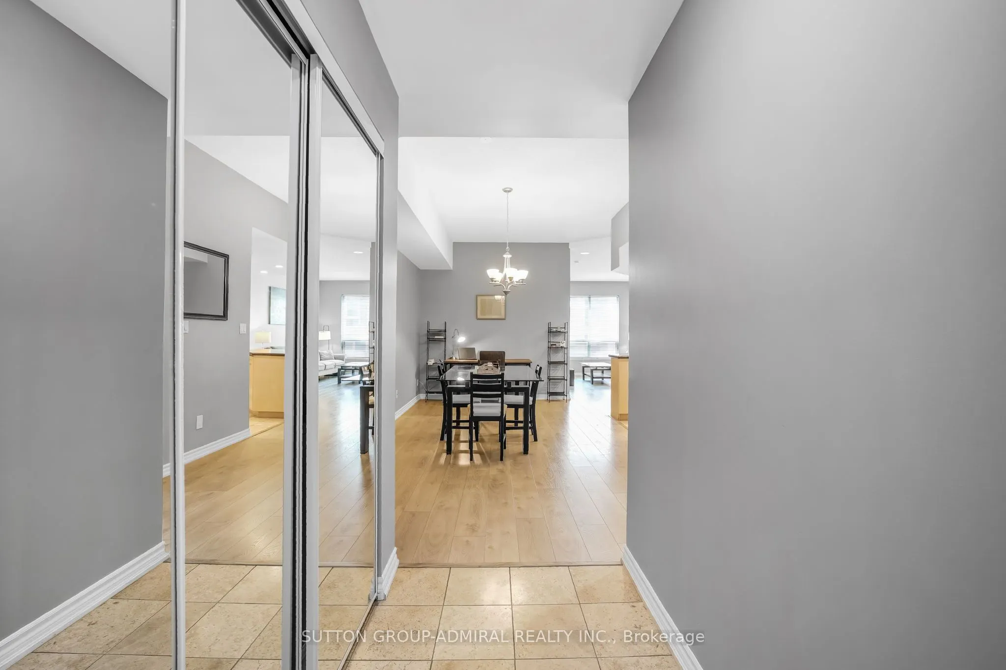 168 Simcoe Street, #812