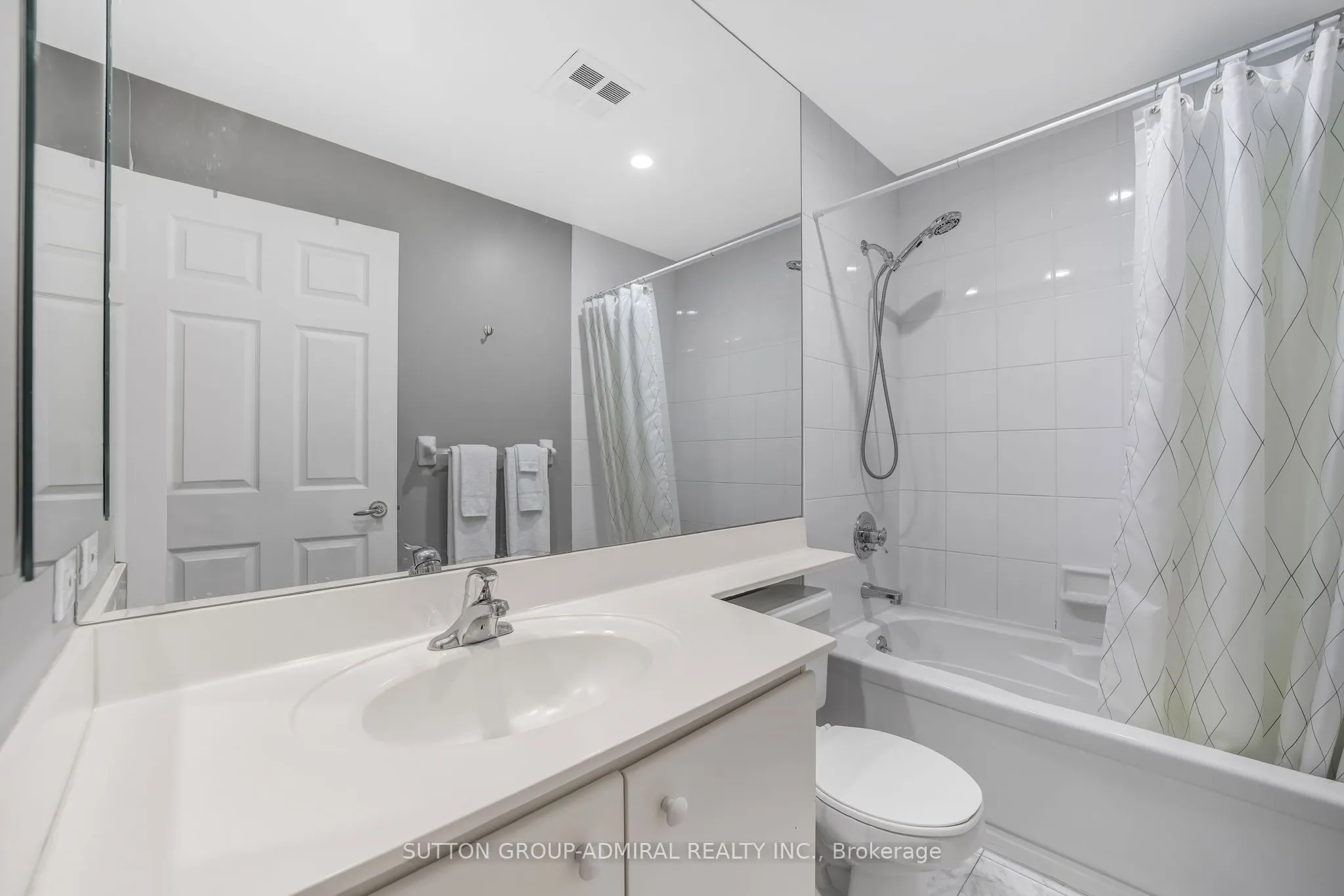 168 Simcoe Street, #812