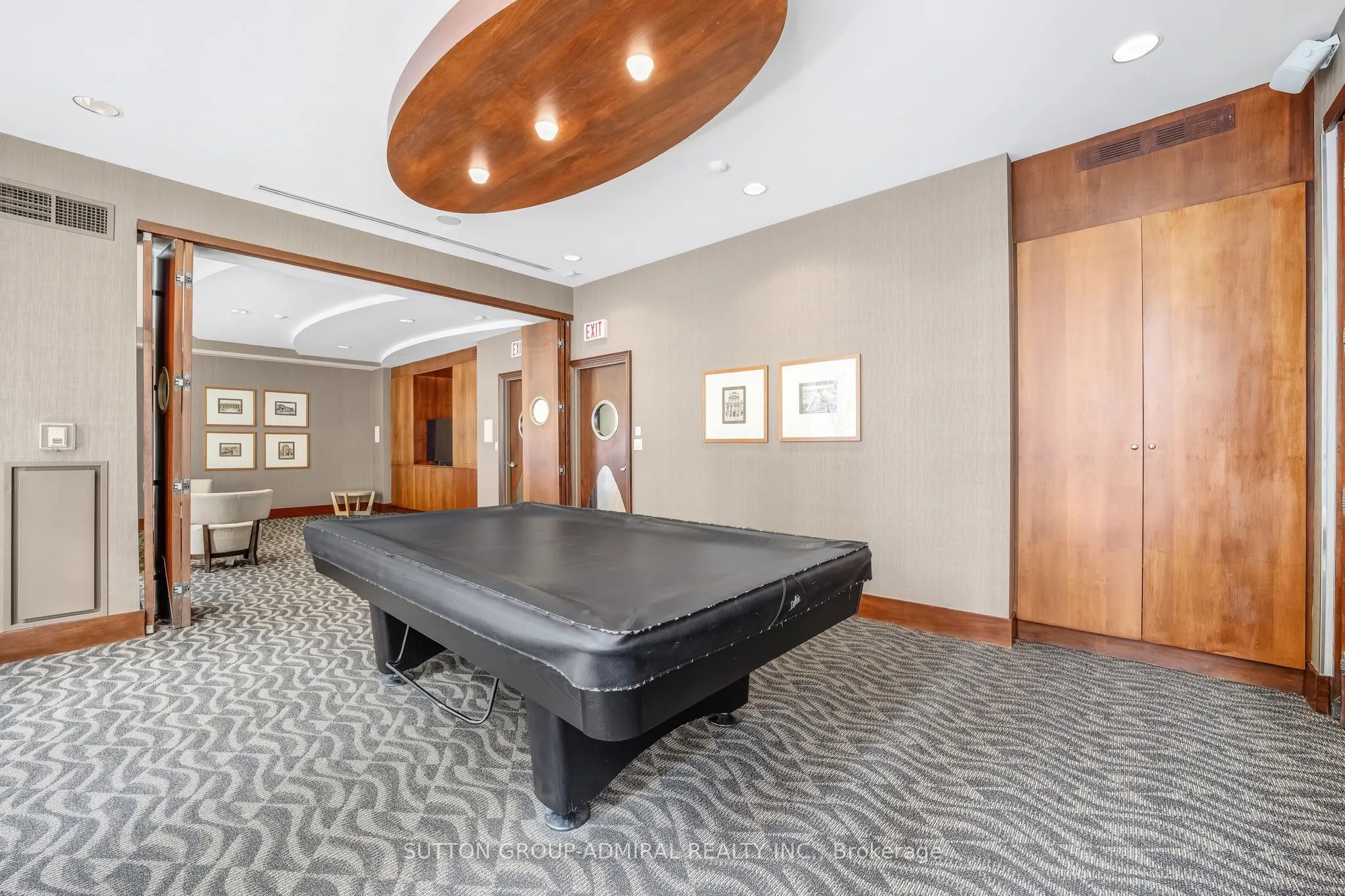 168 Simcoe Street, #812