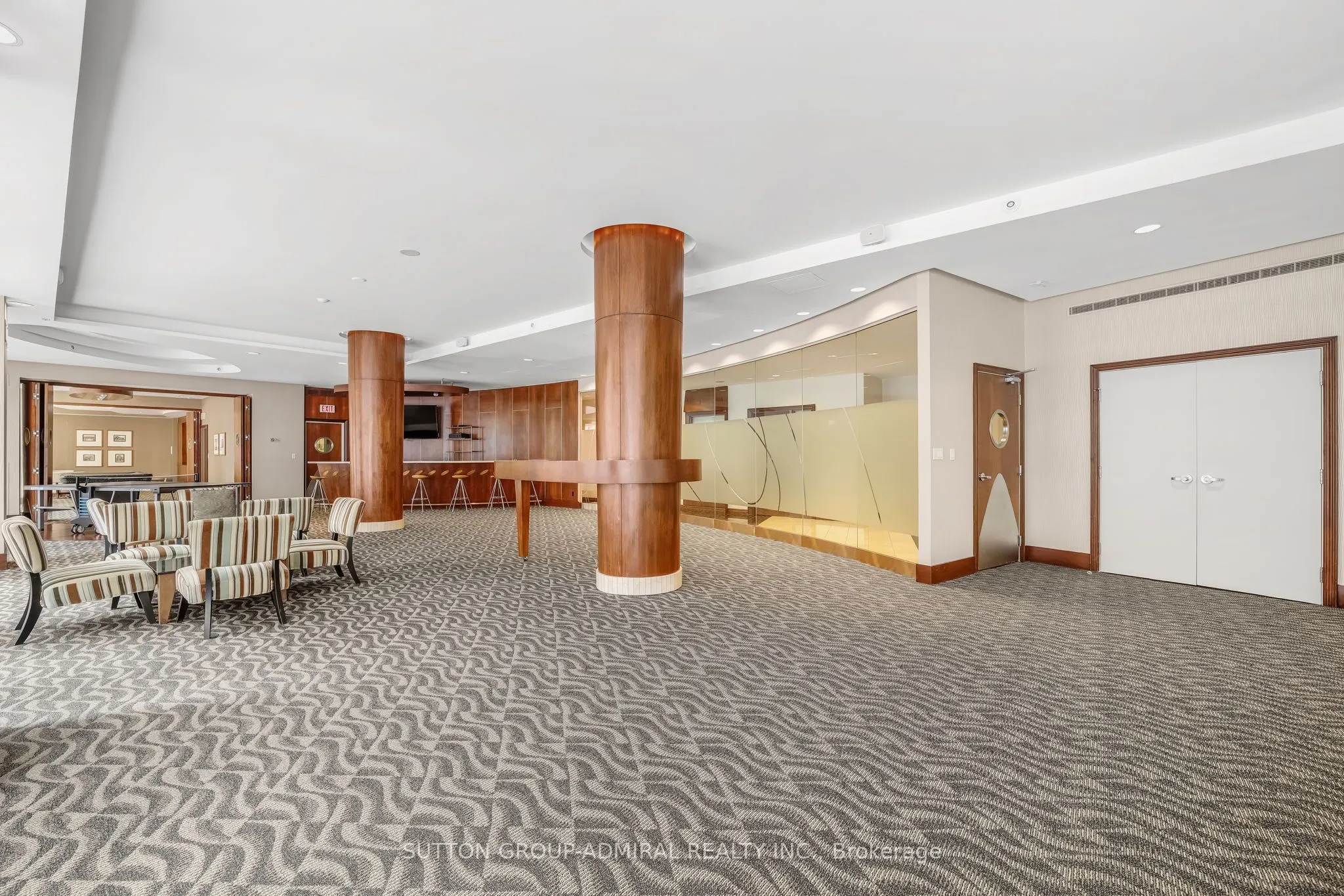 168 Simcoe Street, #812