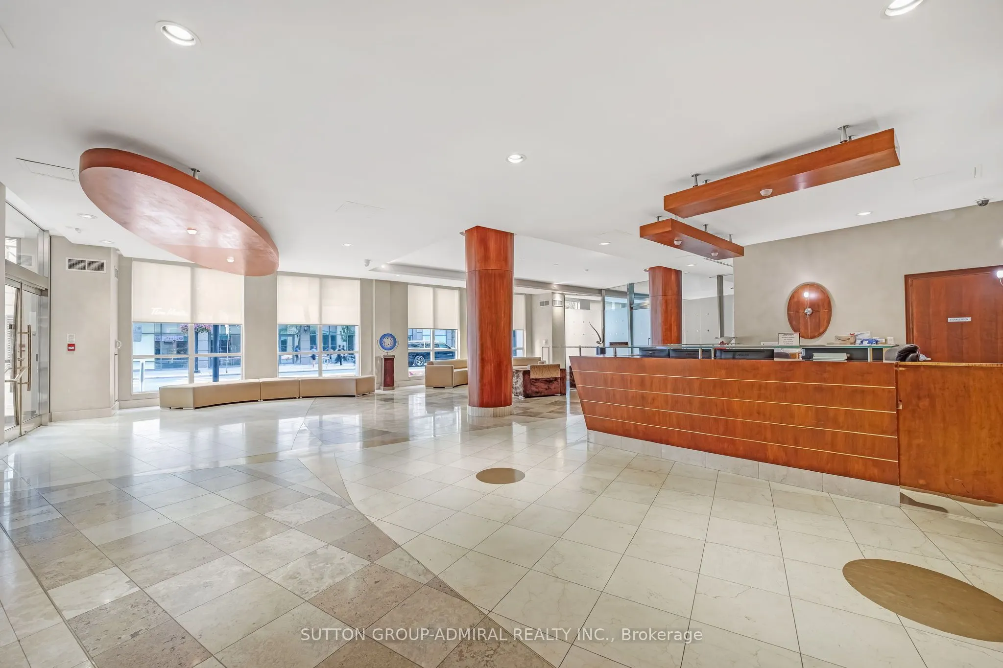 168 Simcoe Street, #812