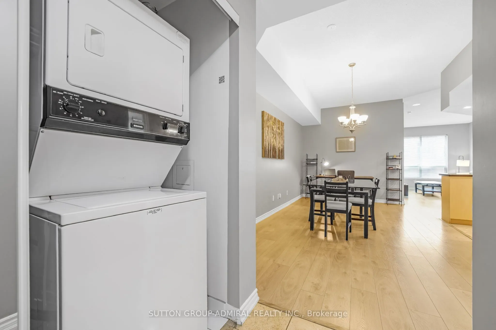168 Simcoe Street, #812