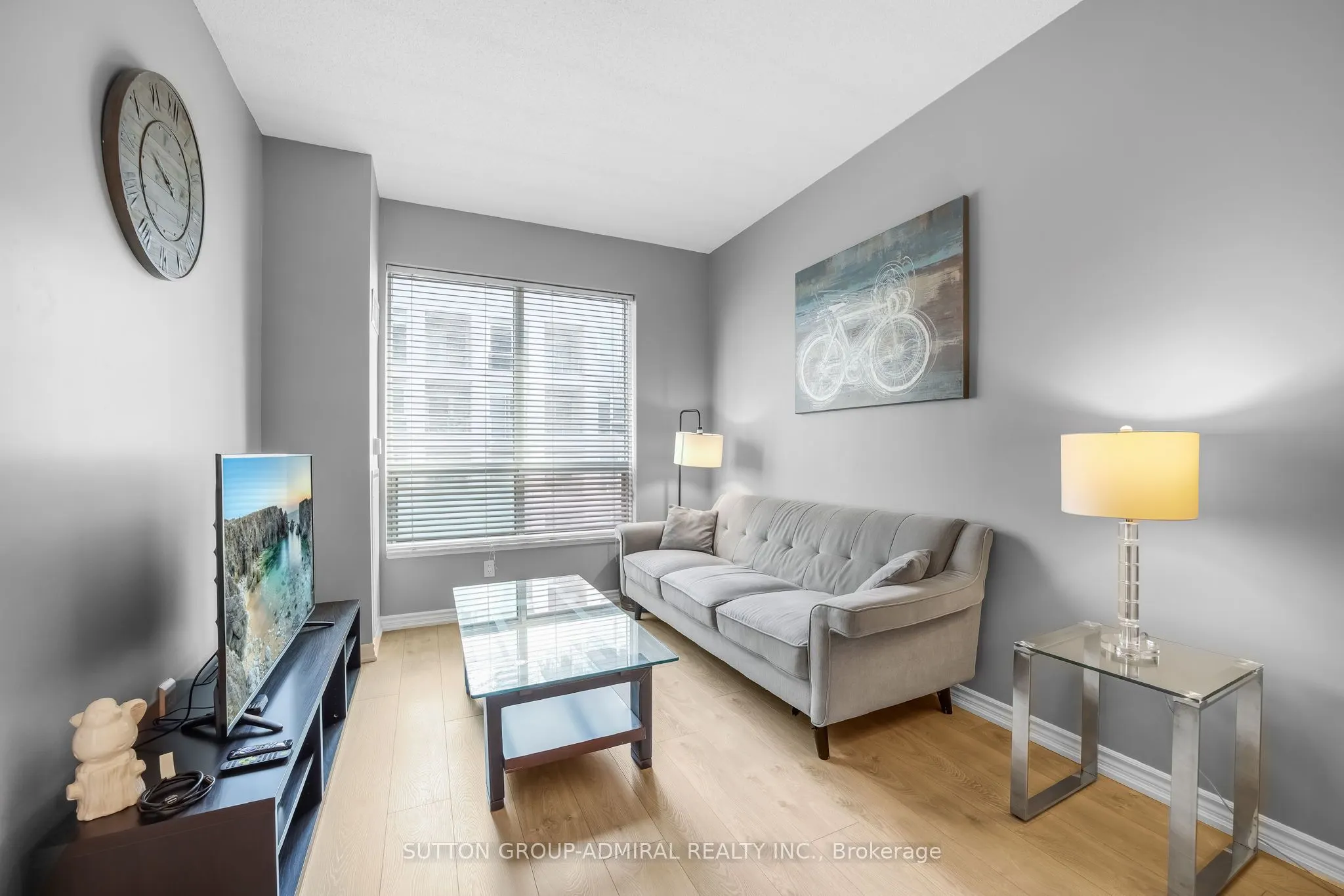 168 Simcoe Street, #812