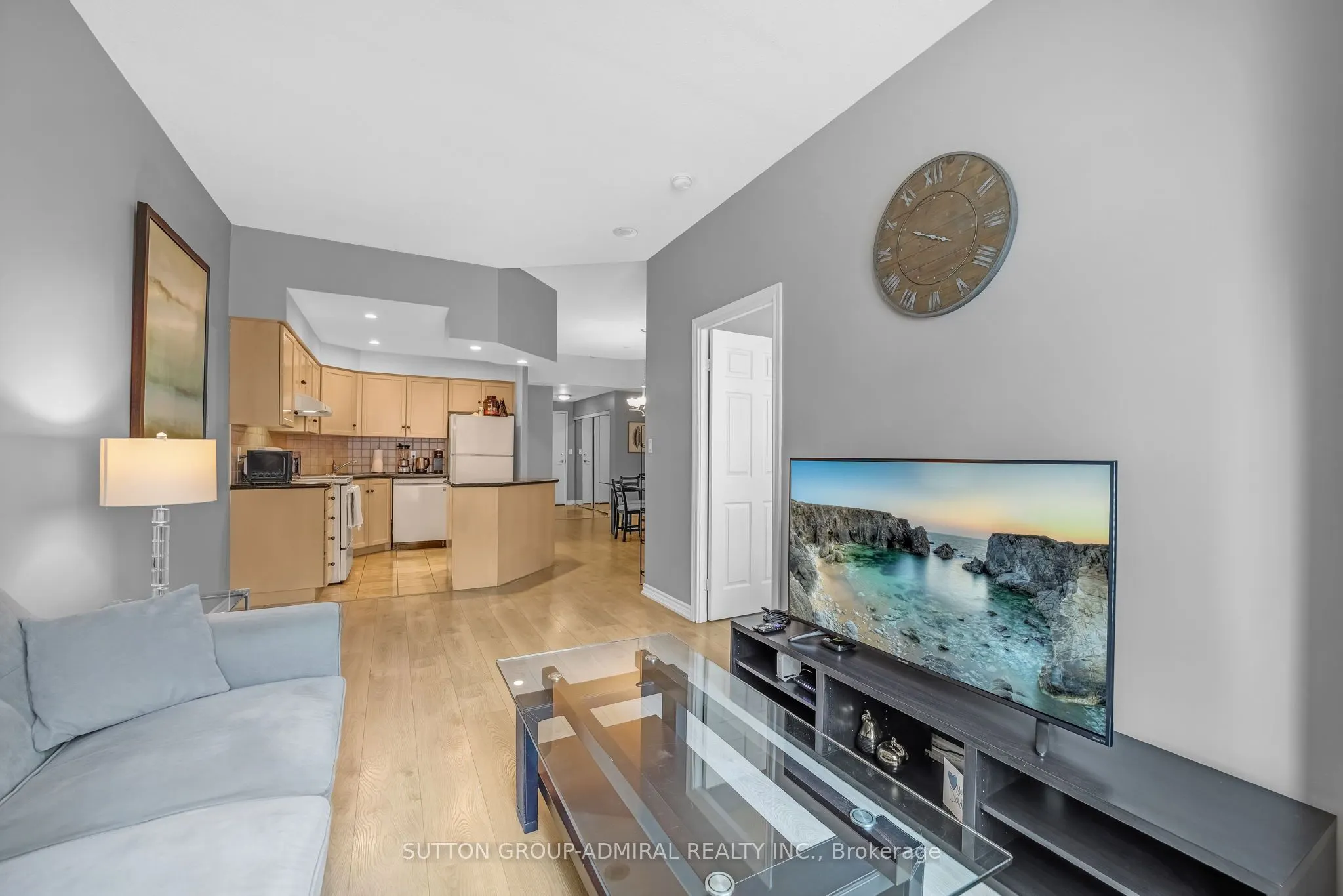 168 Simcoe Street, #812