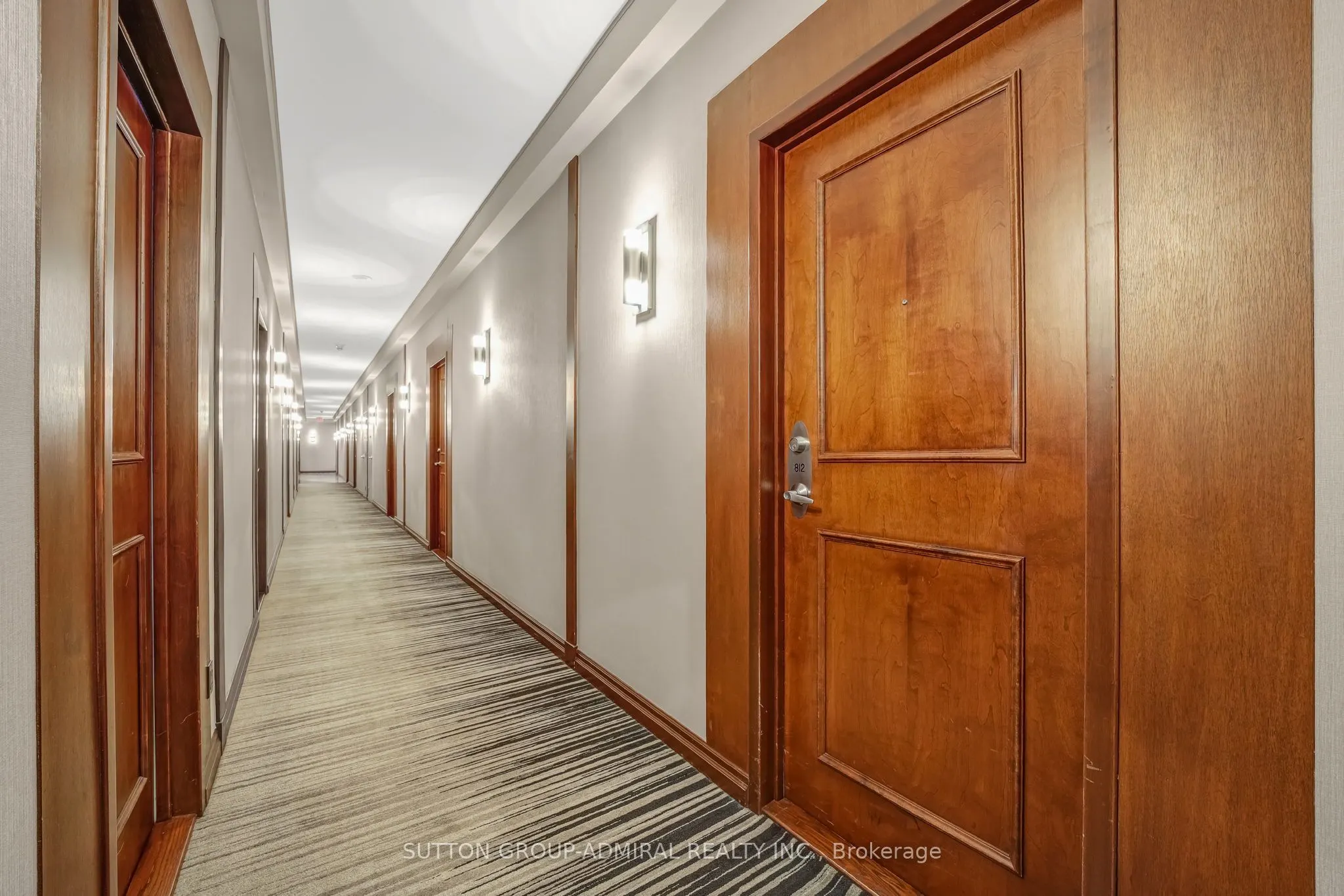 168 Simcoe Street, #812