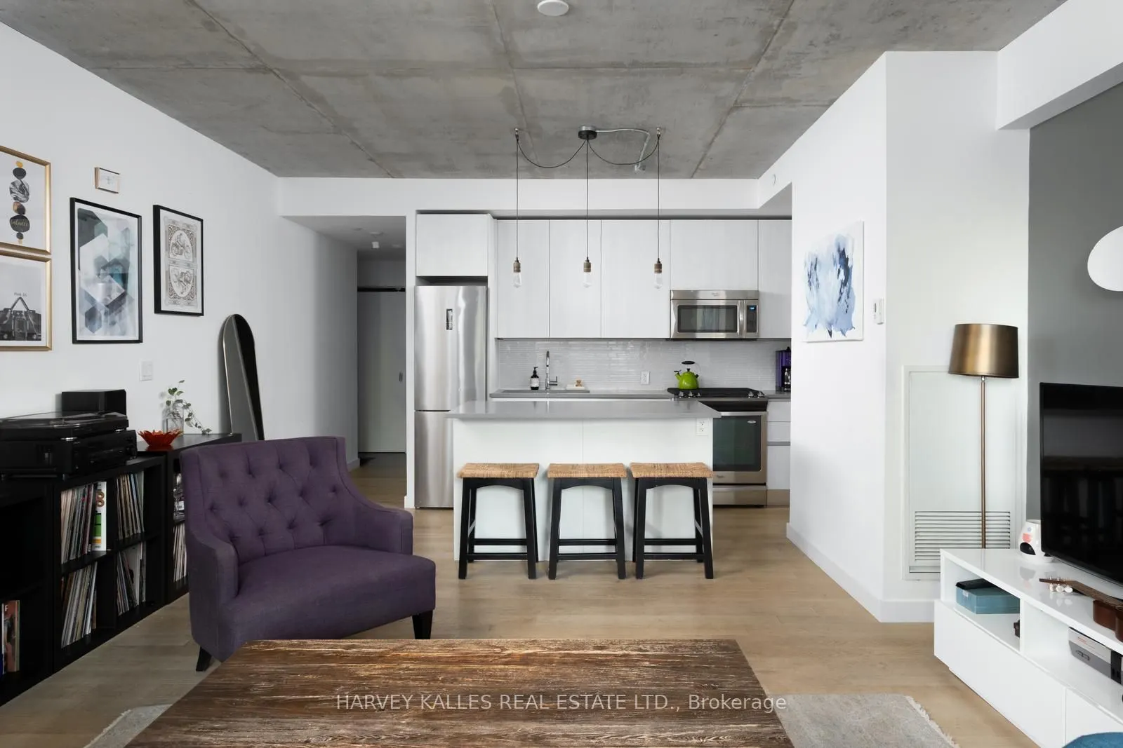 111 Bathurst Street, #401