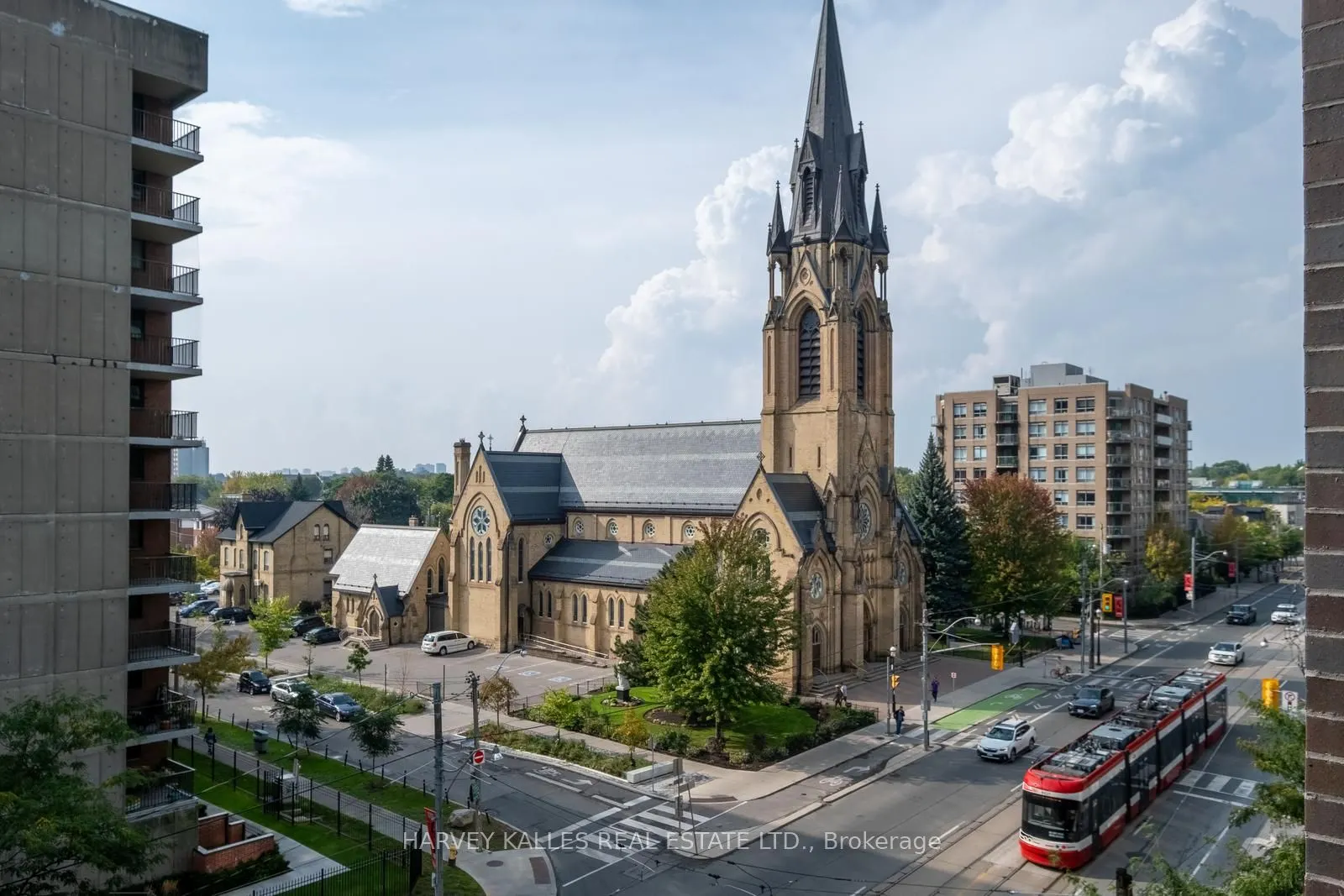 111 Bathurst Street, #401