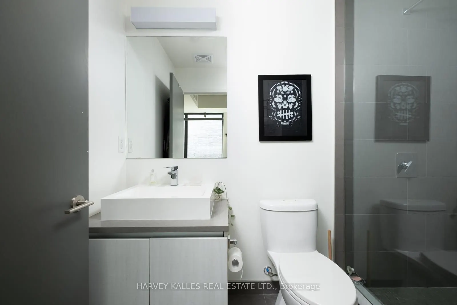 111 Bathurst Street, #401