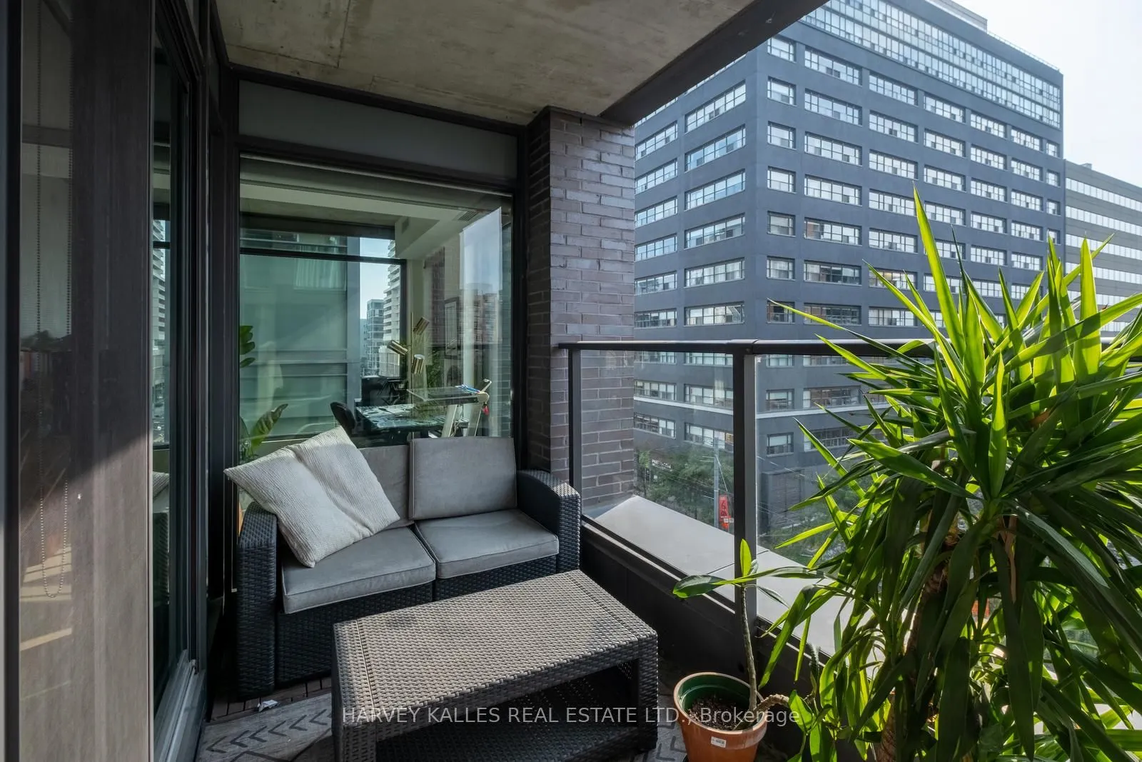111 Bathurst Street, #401