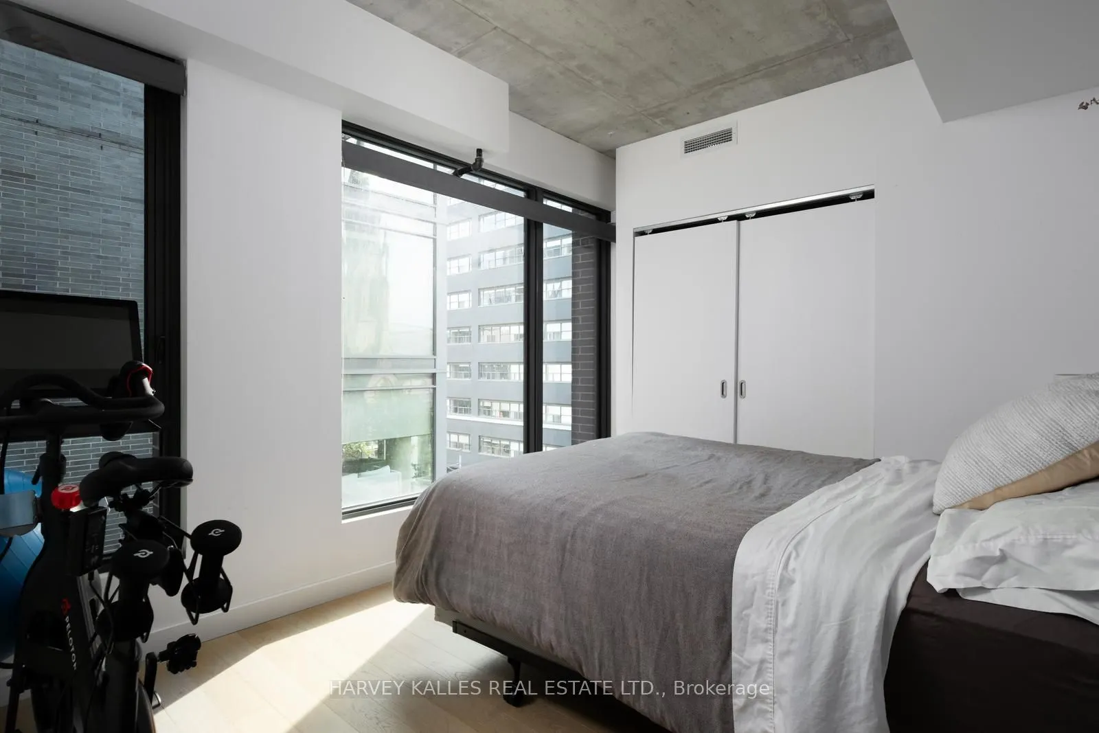 111 Bathurst Street, #401