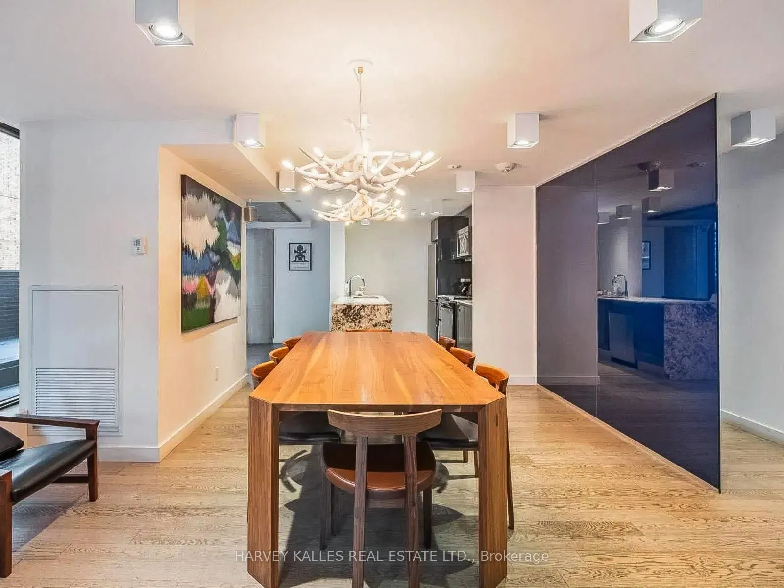 111 Bathurst Street, #401