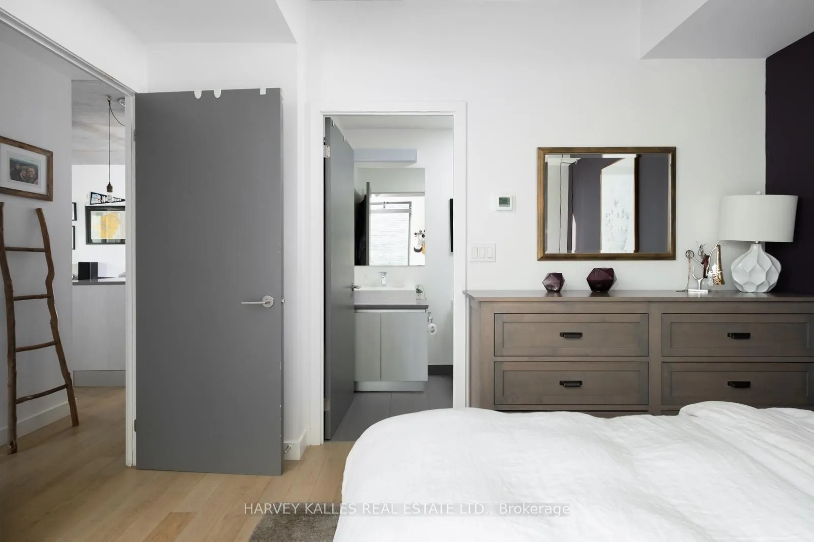 111 Bathurst Street, #401