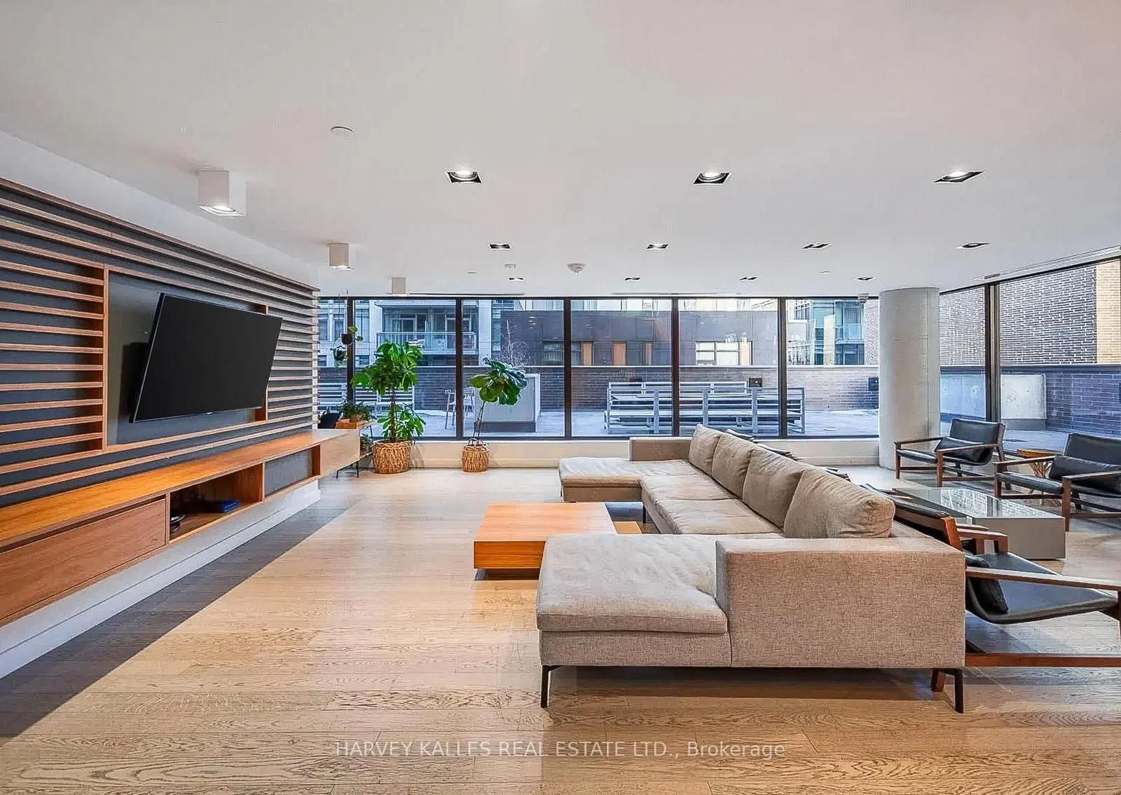 111 Bathurst Street, #401
