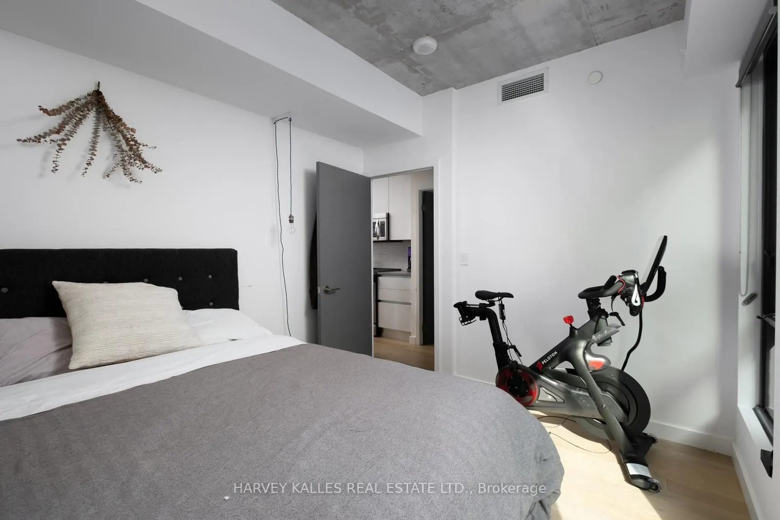 111 Bathurst Street, #401