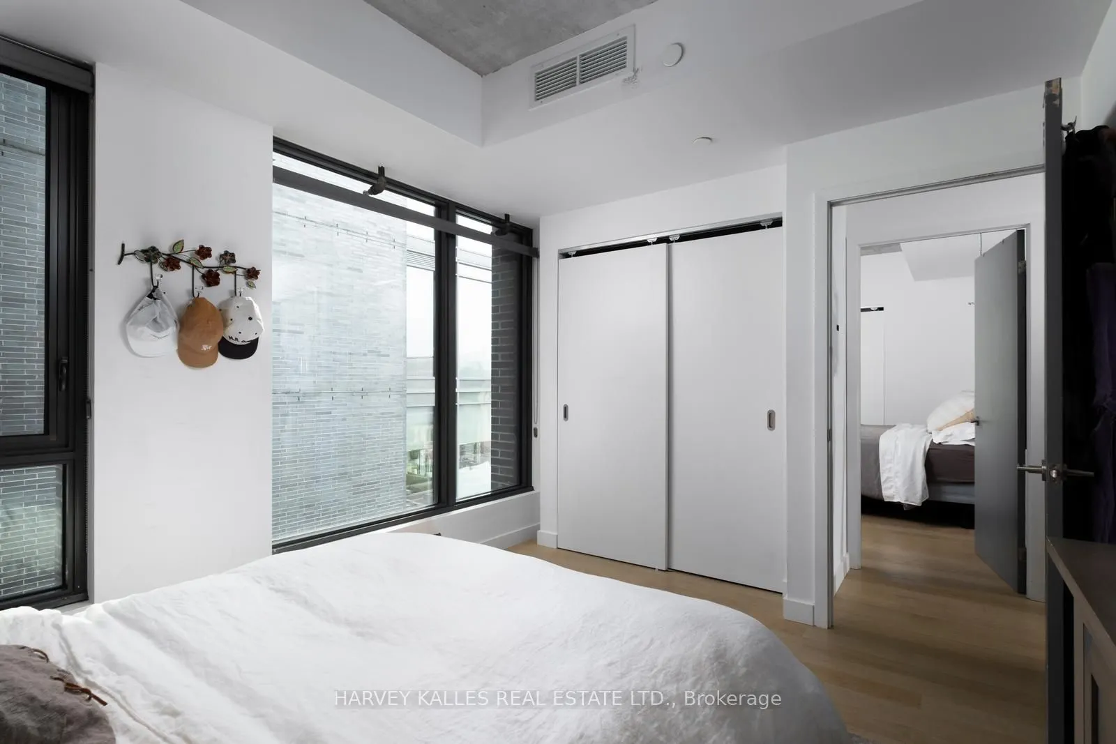 111 Bathurst Street, #401