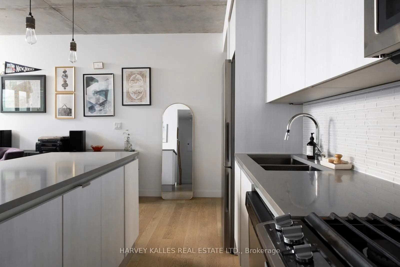 111 Bathurst Street, #401