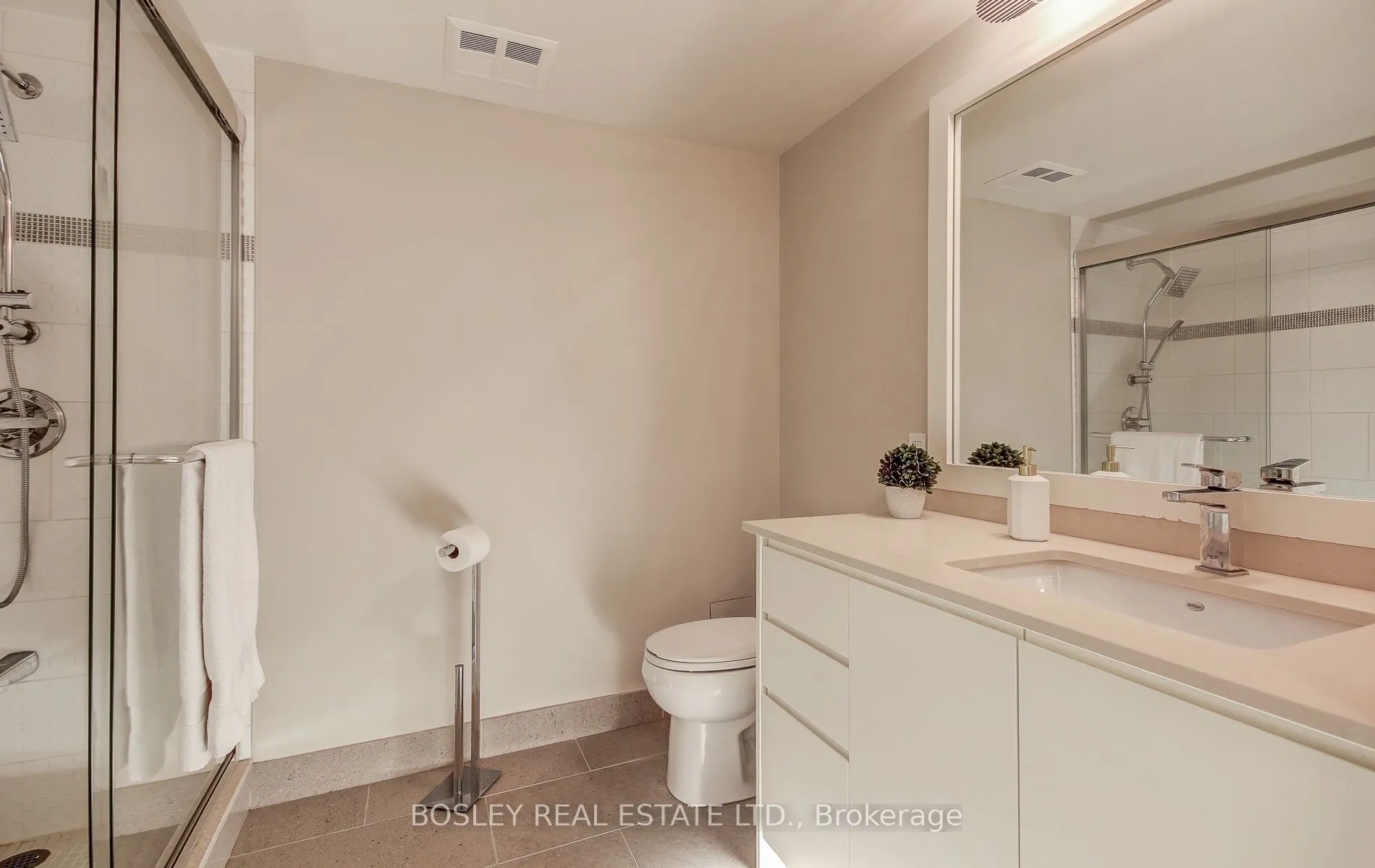 62 Wellesley Street W, #702