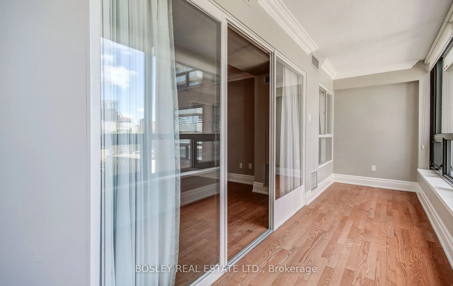 62 Wellesley Street W, #702