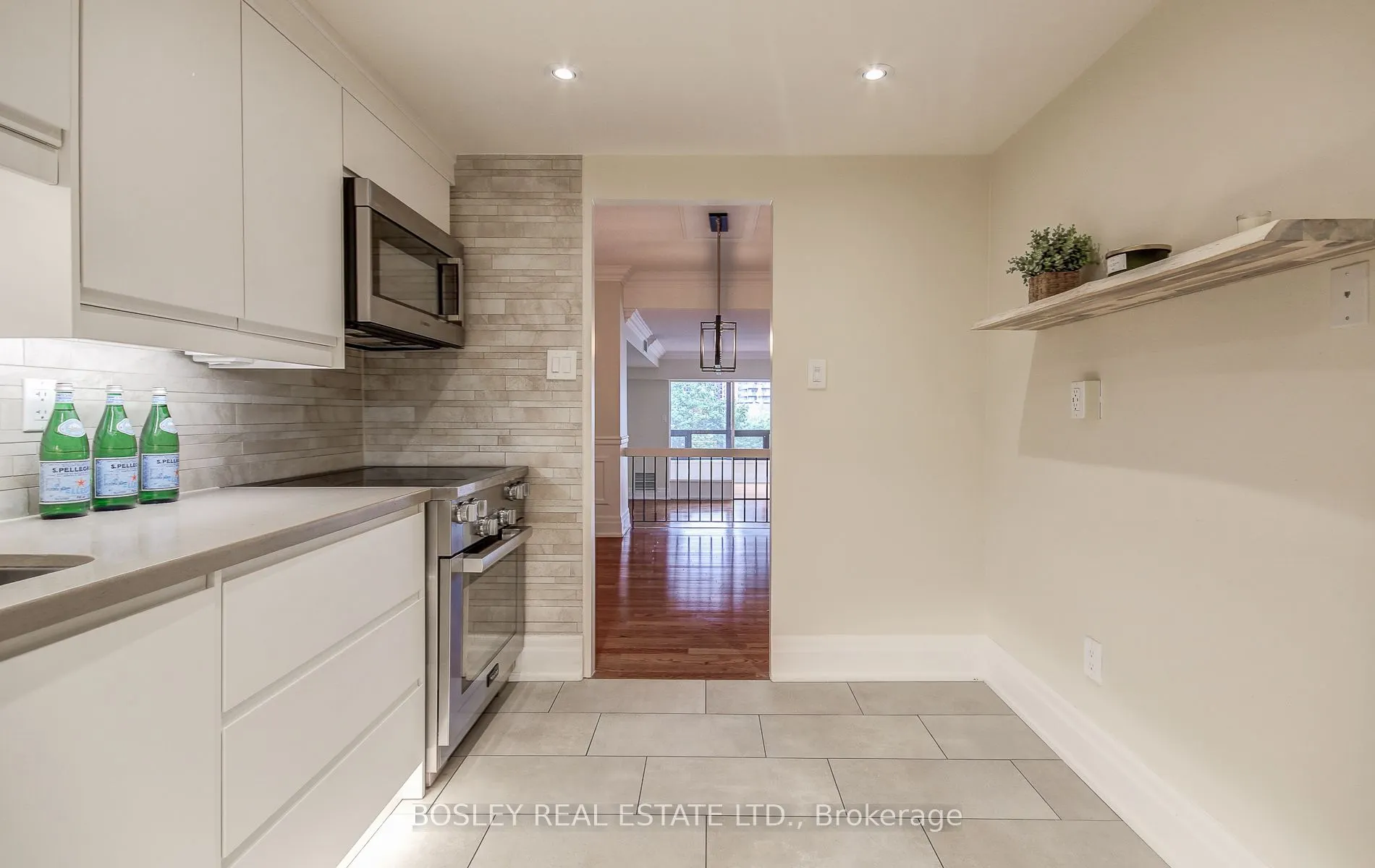 62 Wellesley Street W, #702