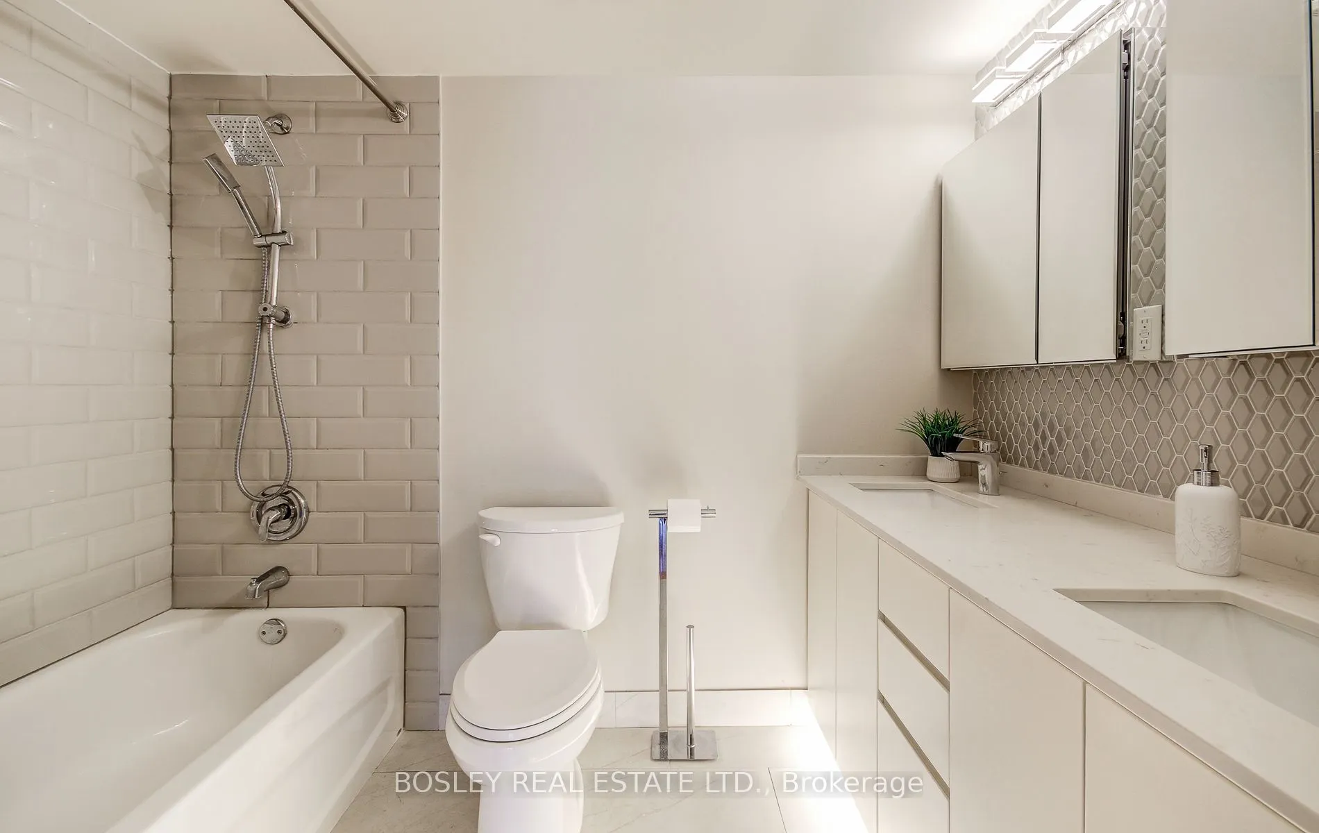 62 Wellesley Street W, #702