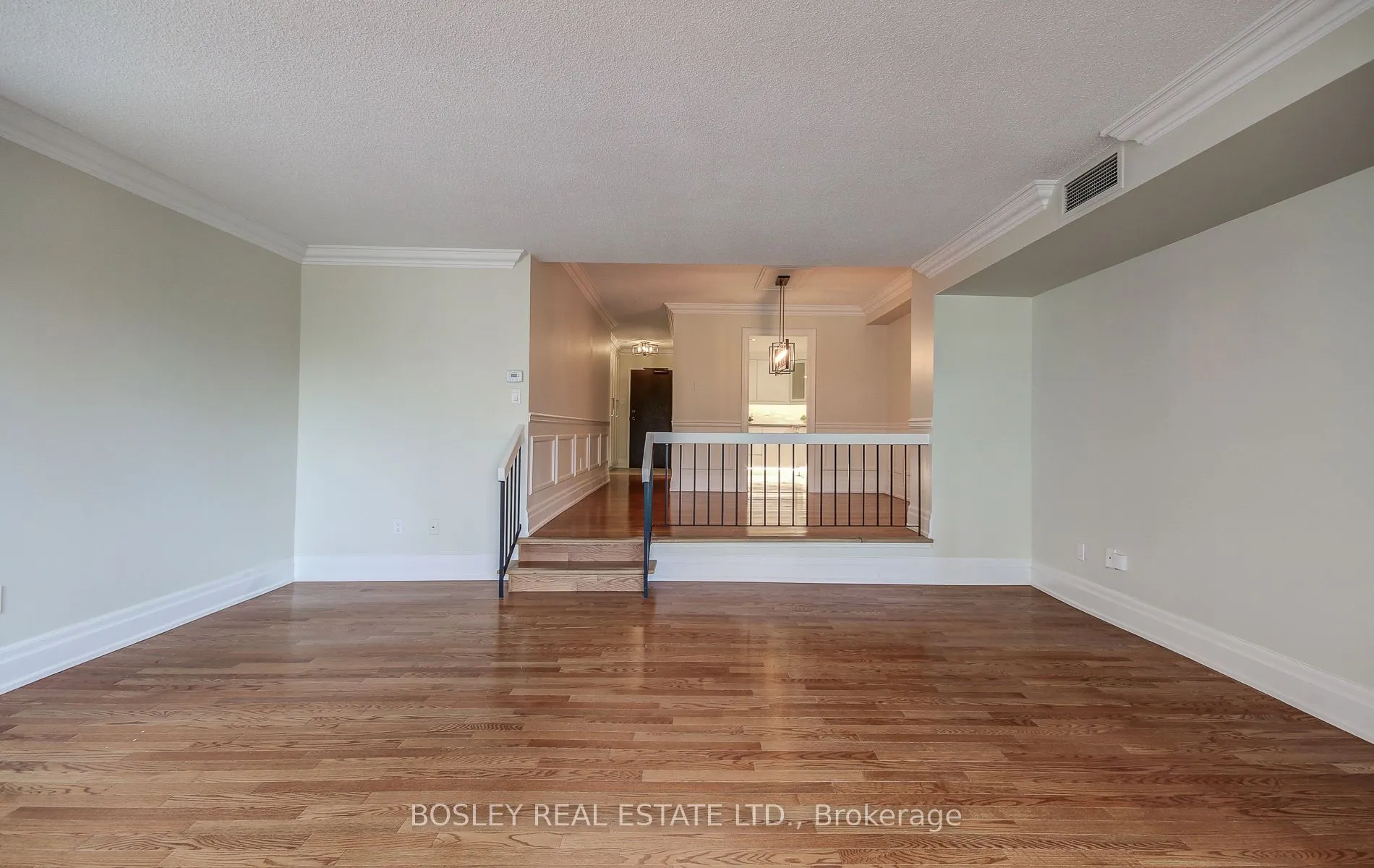 62 Wellesley Street W, #702
