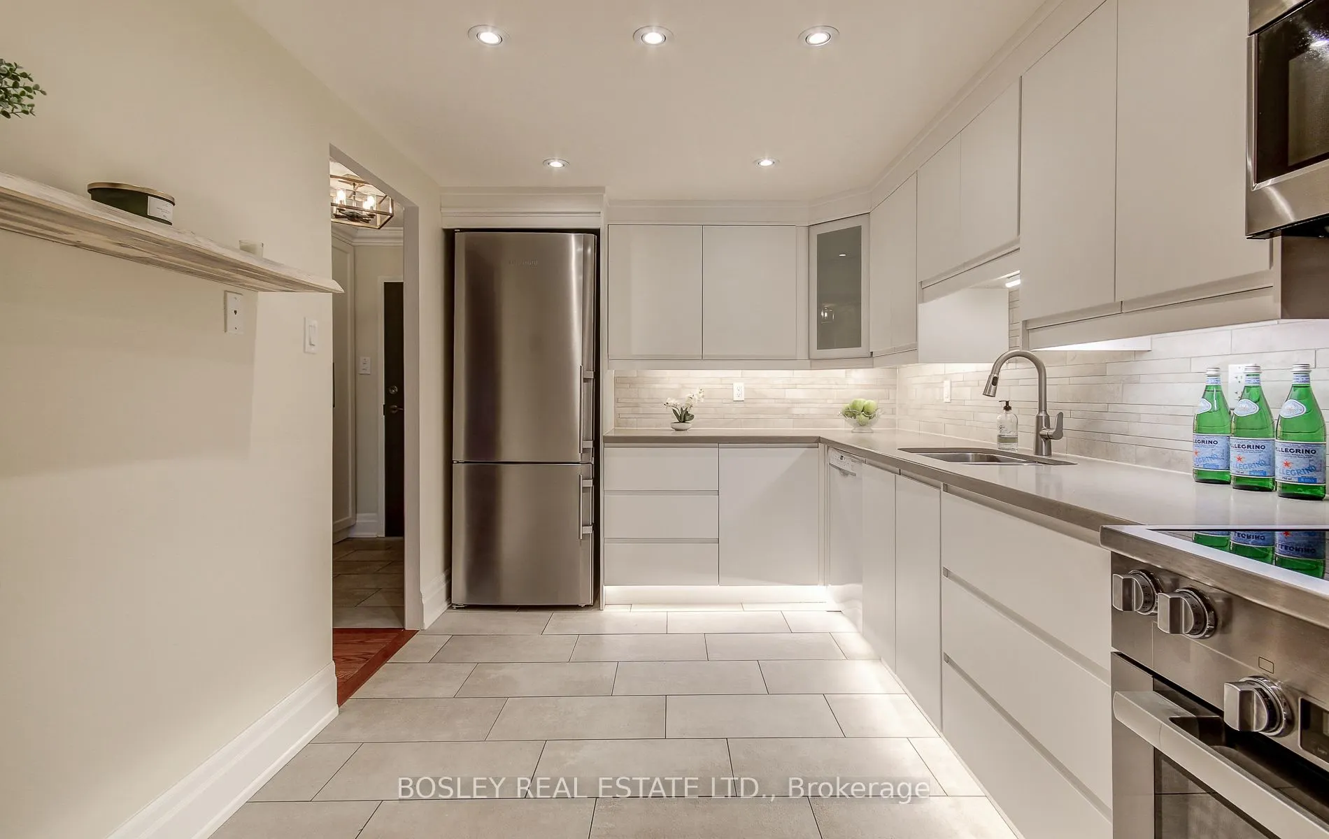 62 Wellesley Street W, #702