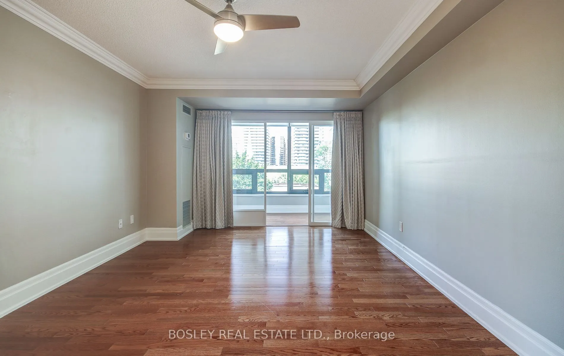 62 Wellesley Street W, #702