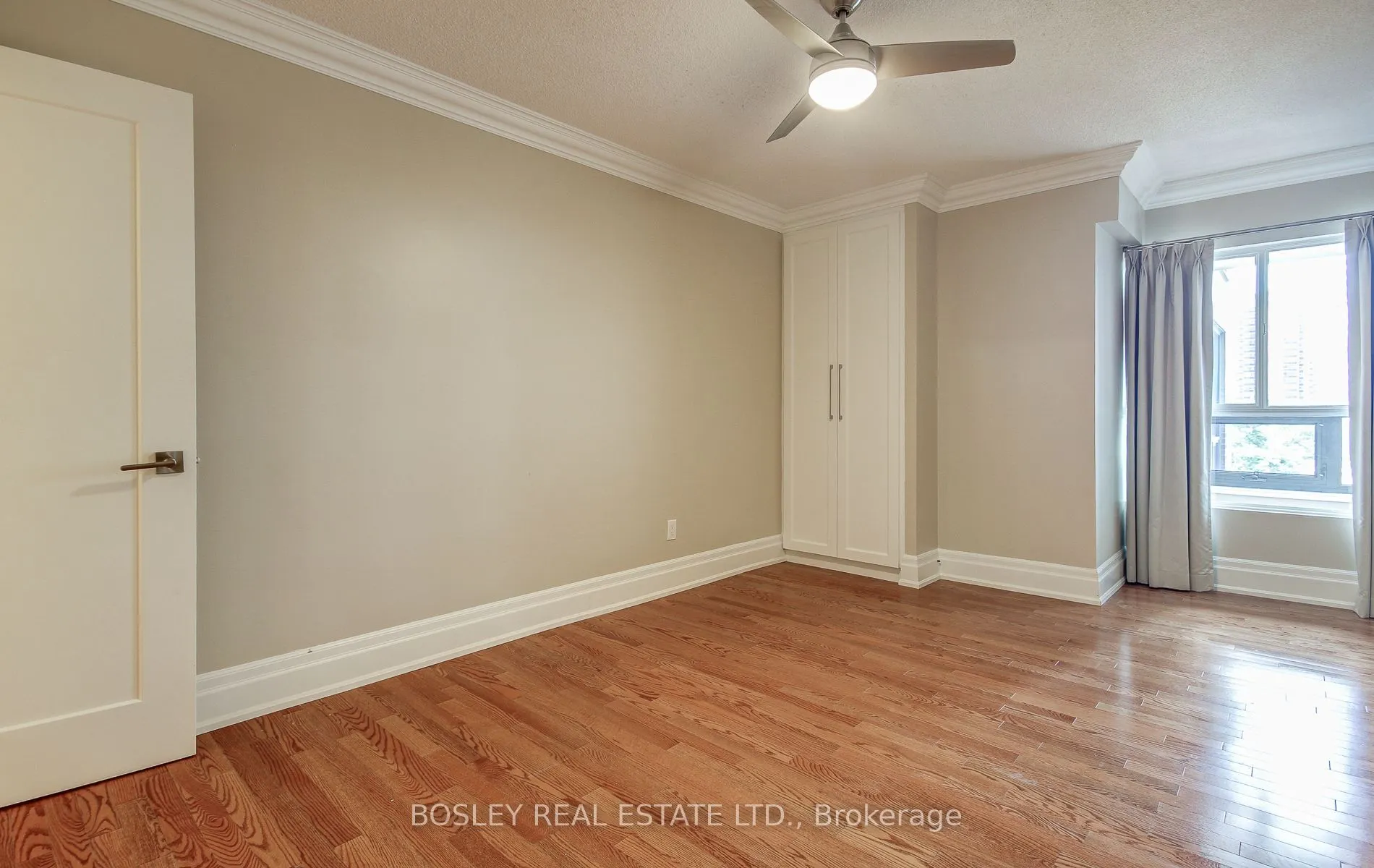 62 Wellesley Street W, #702