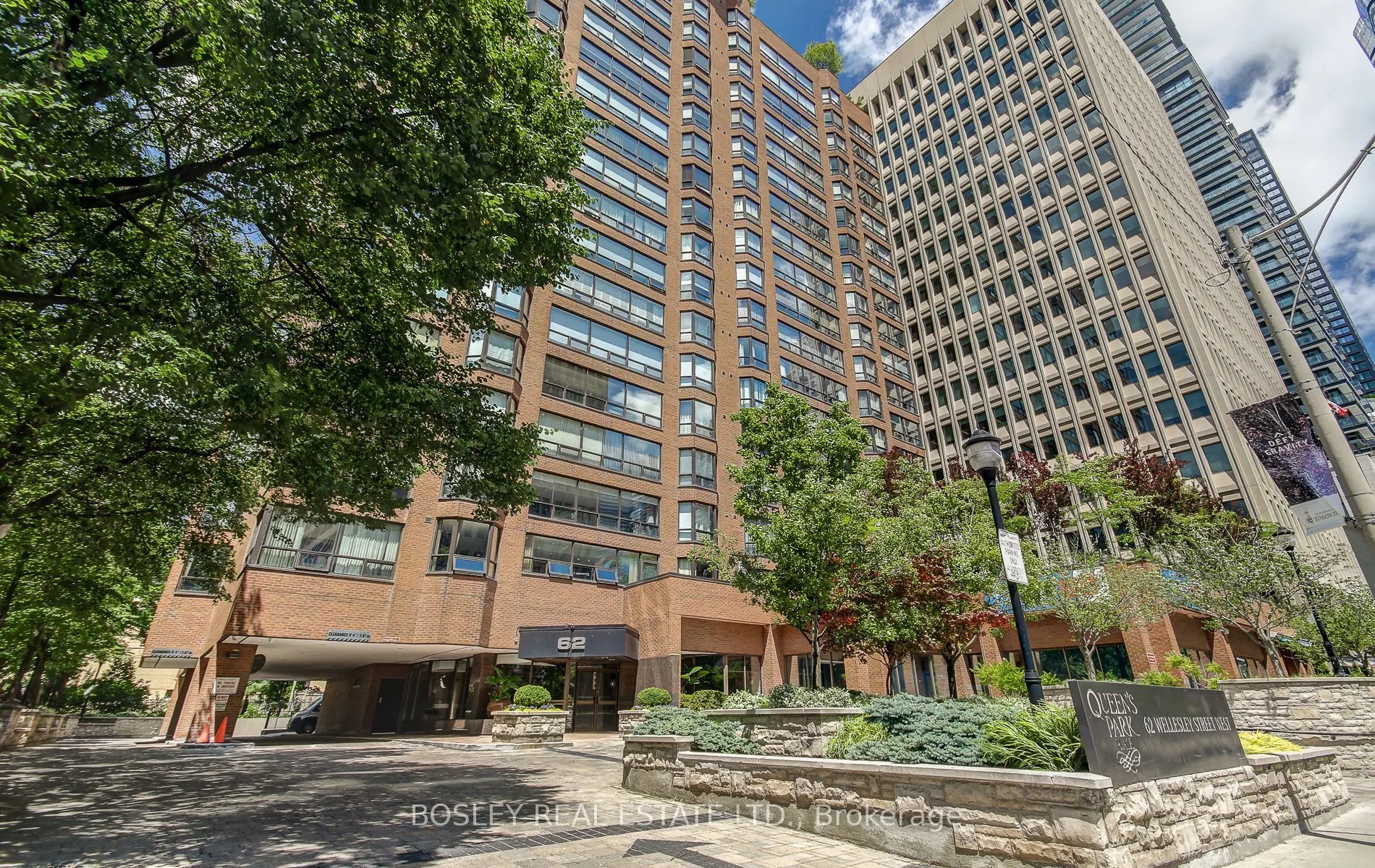 62 Wellesley Street W, #702