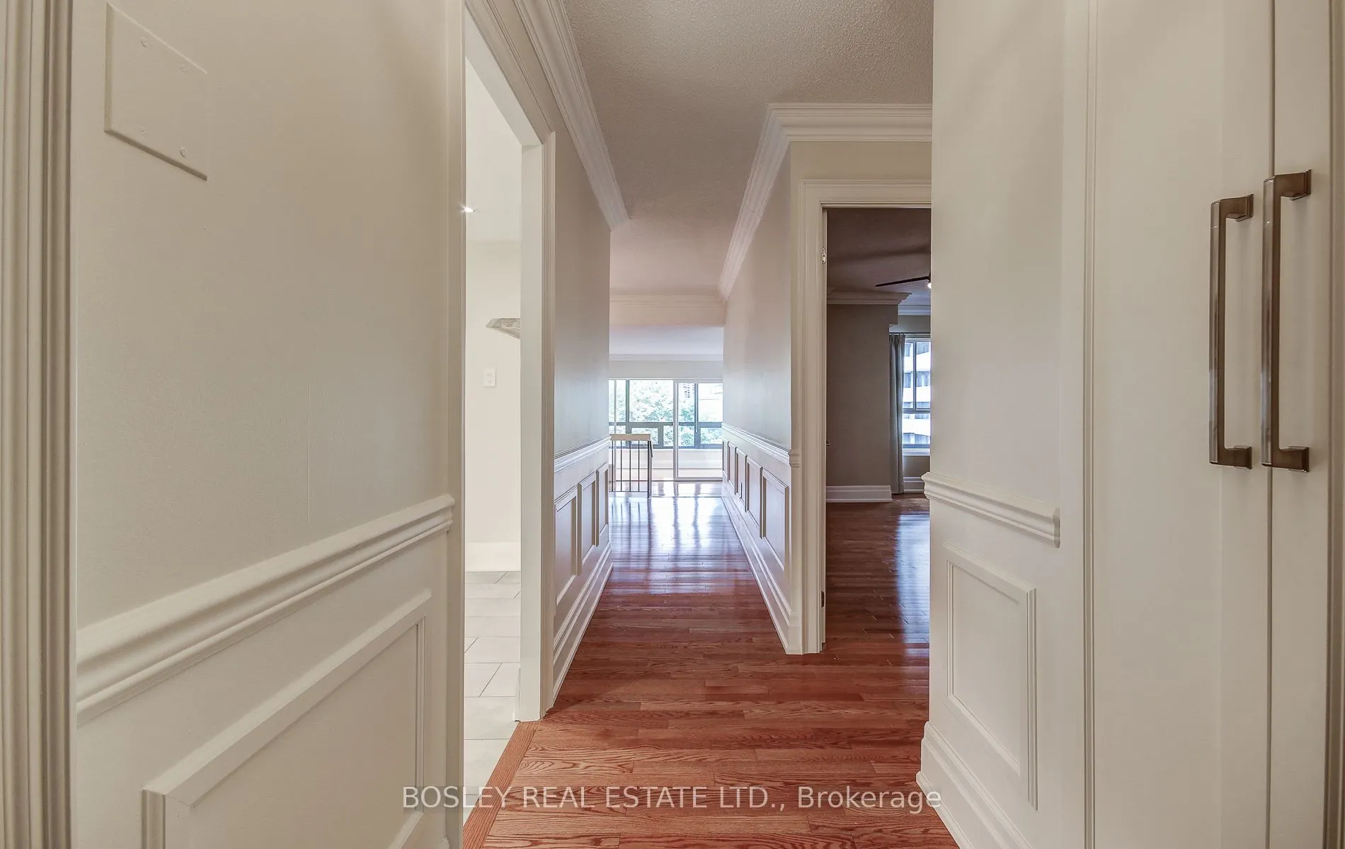 62 Wellesley Street W, #702