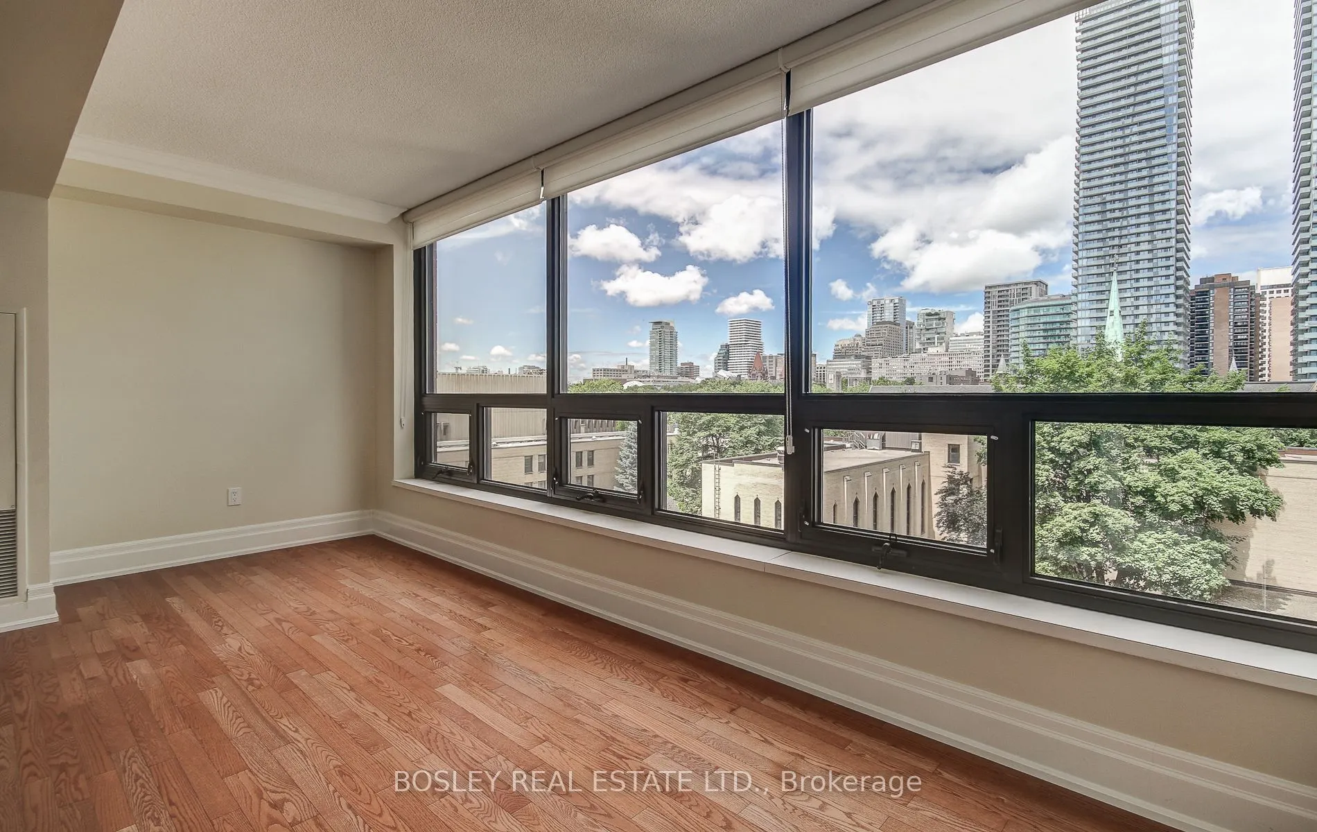 62 Wellesley Street W, #702