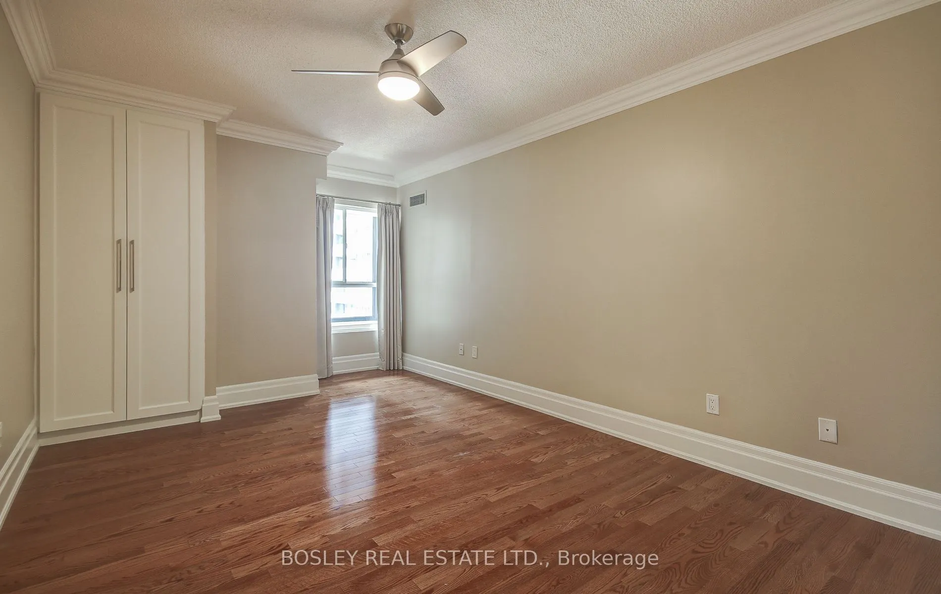 62 Wellesley Street W, #702