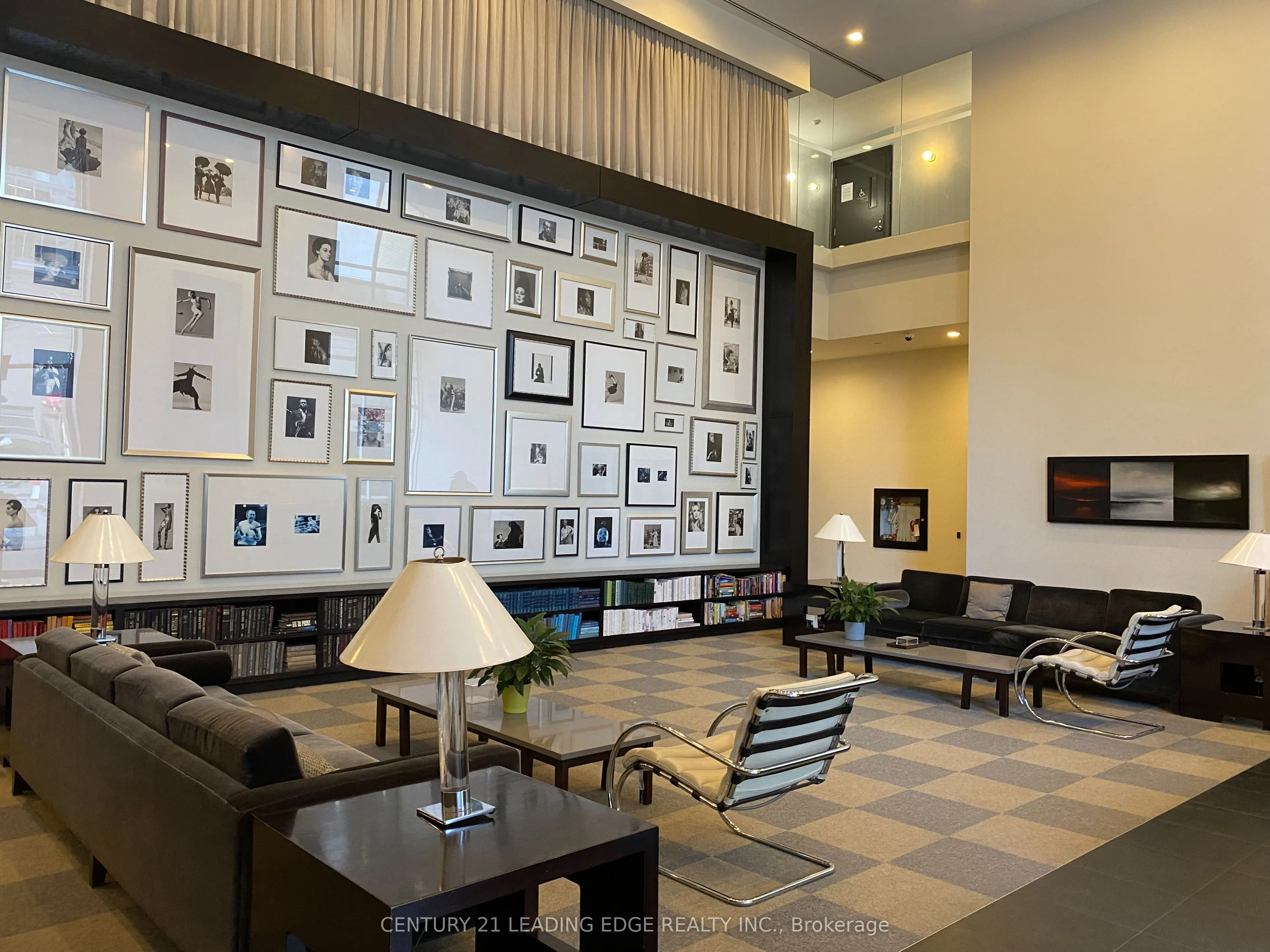 438 King Street W, #1018