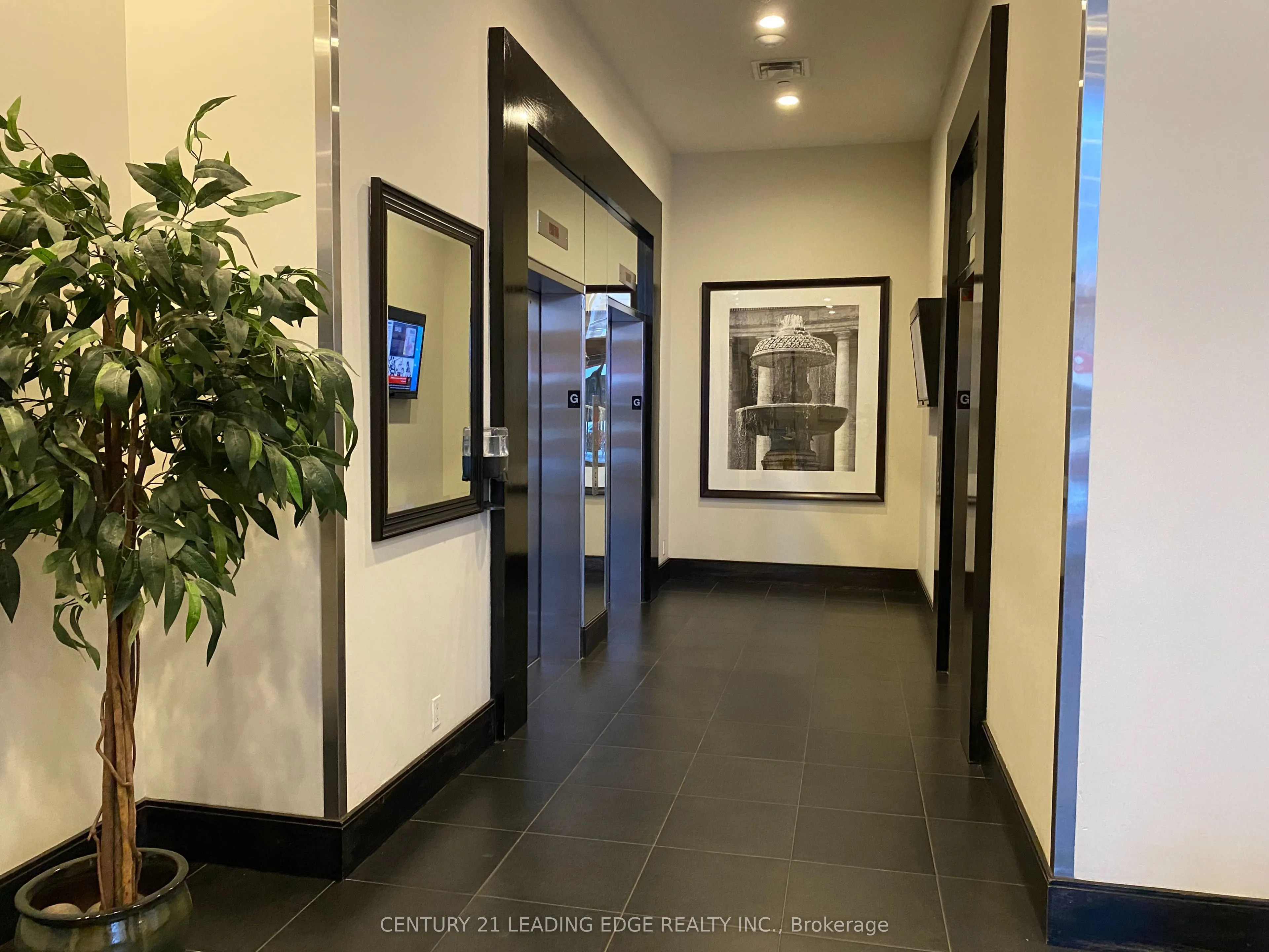 438 King Street W, #1018