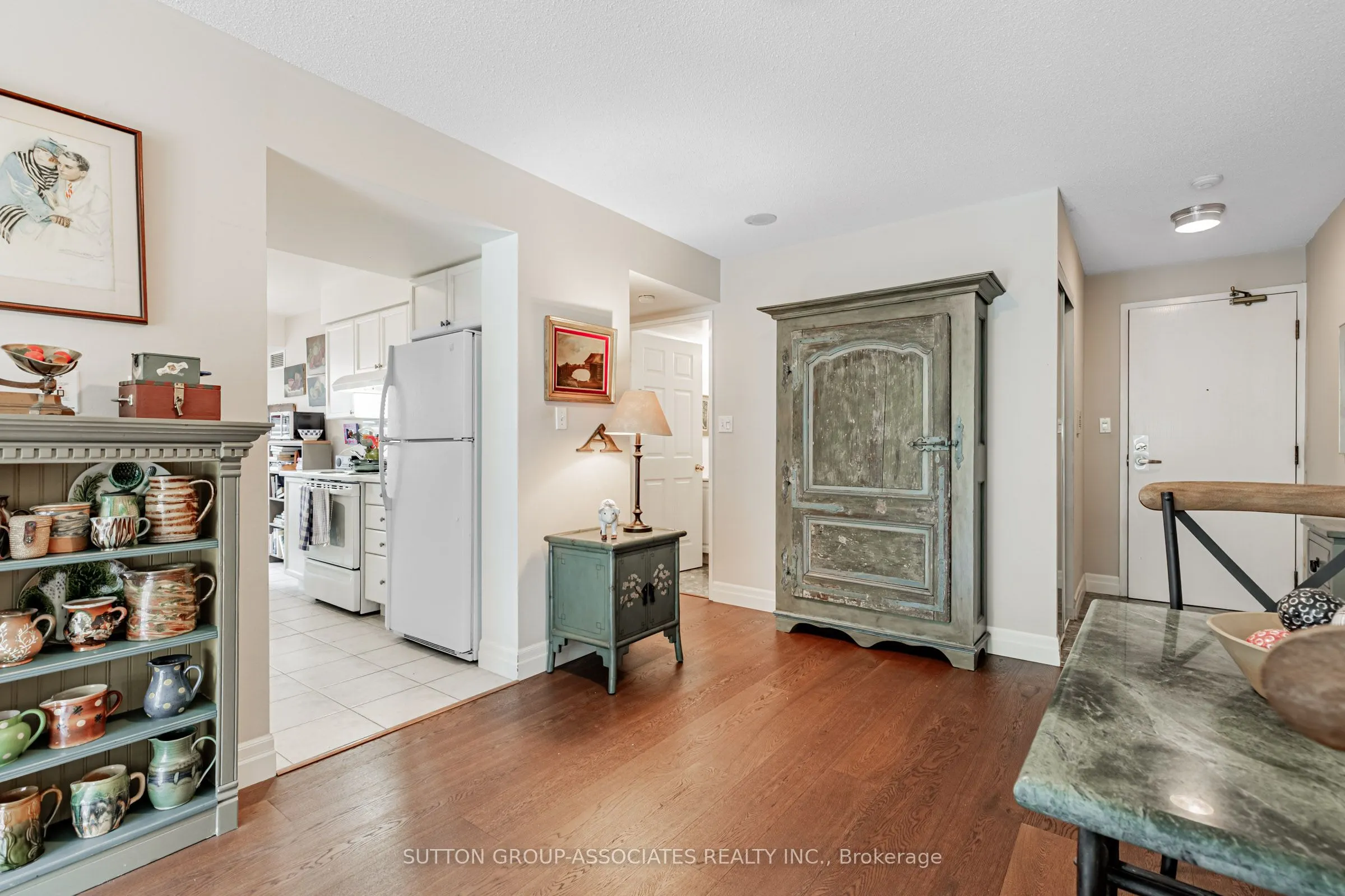 253 Merton Street, #303